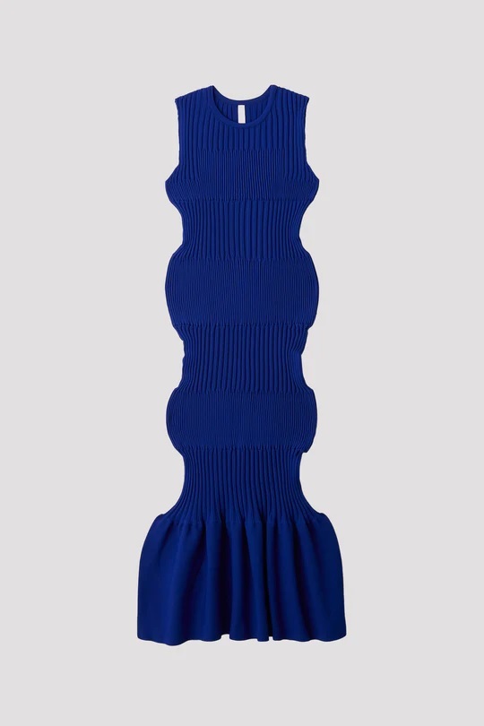 Vestido azul de CFCL por 369,95 euros