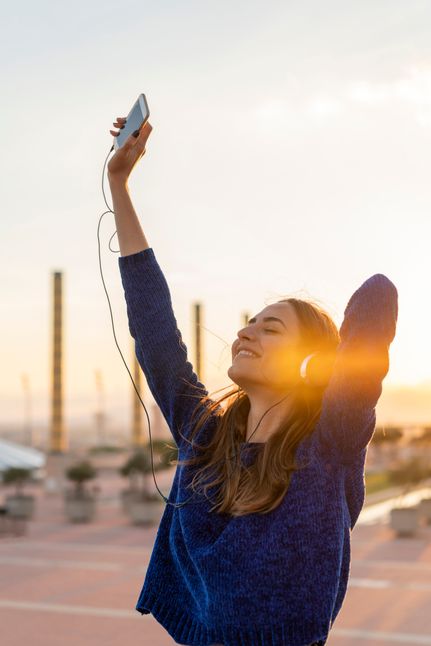 Escuchar música nos ayuda a elevar nuestra dopamina y evitar el estrés malo.