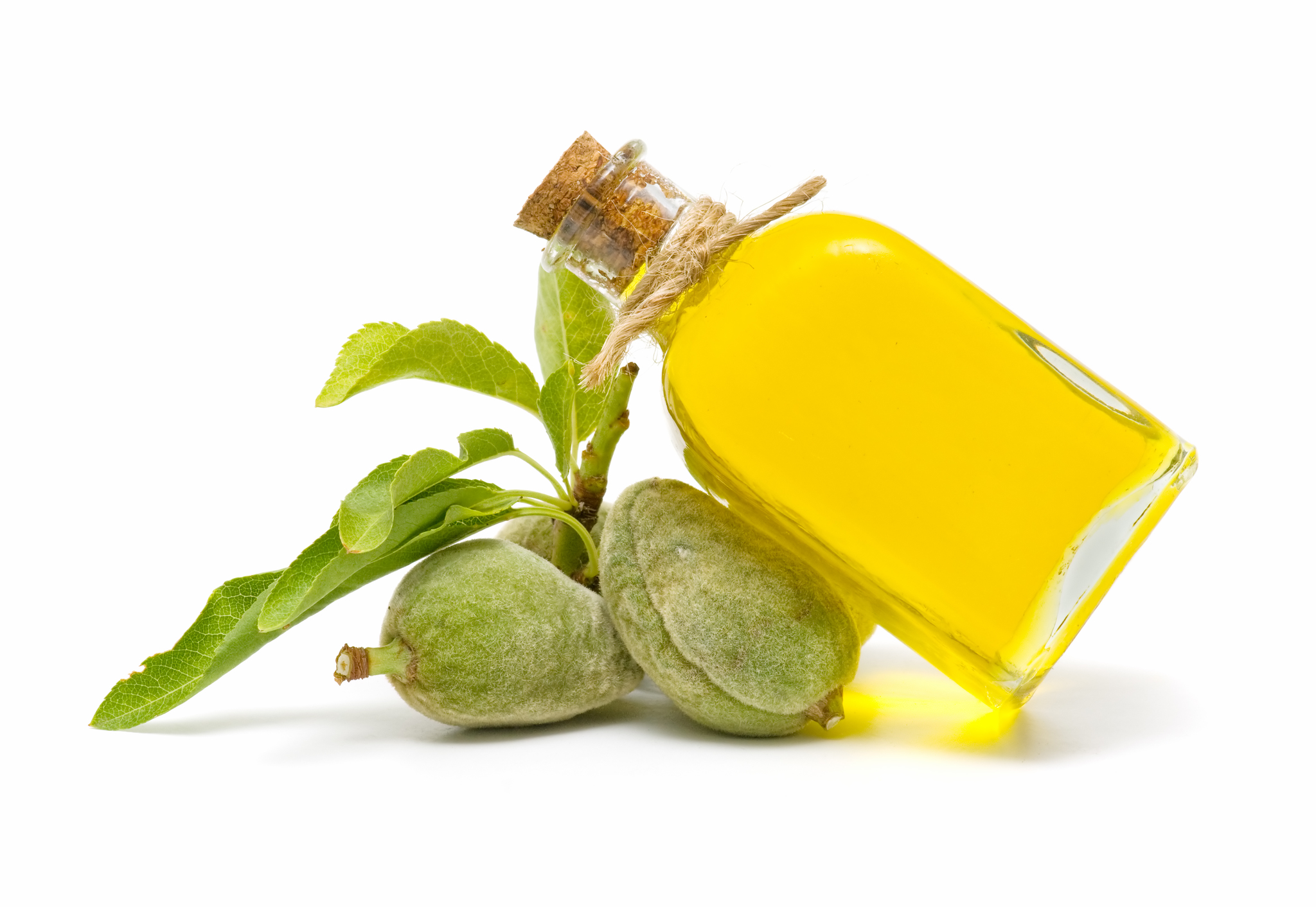 El aceite de almendras tiene propiedades nutritivas y antiinflamatorias por lo que es indicado para nutrir y cuidar la piel, el cabello y las uñas a diario. 