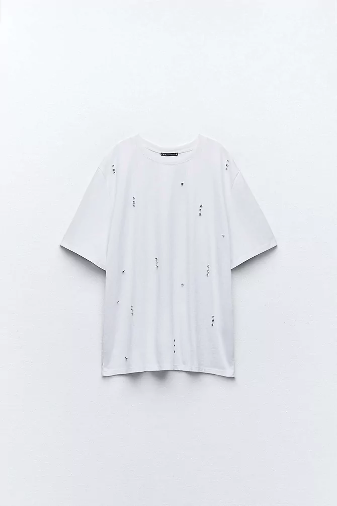 Camiseta blanca de algodón con cristales bordados