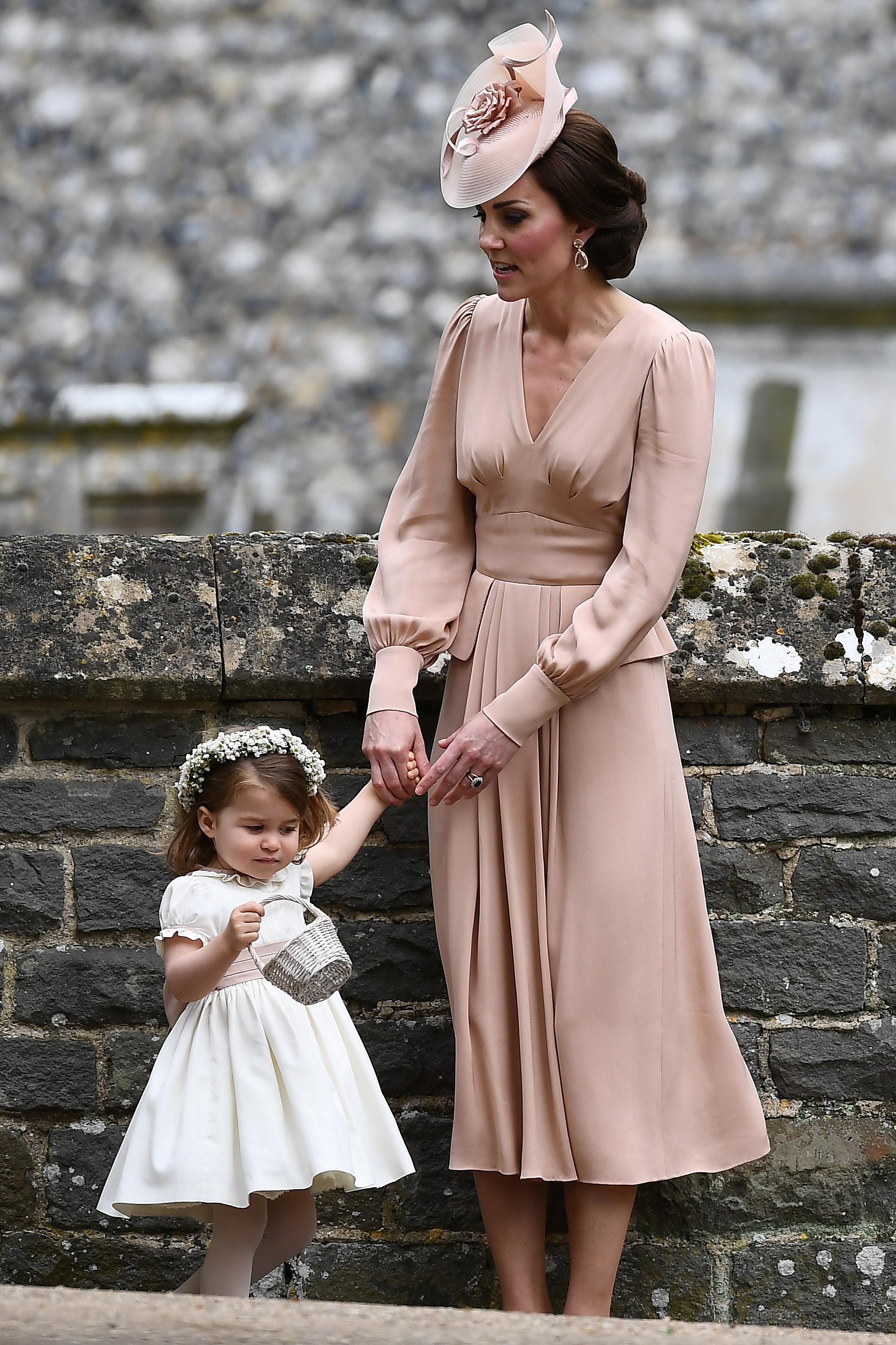 Kate Middleton el día de la boda de su hermana Pippa con vestido de Sarah Burton para Alexander McQueen.