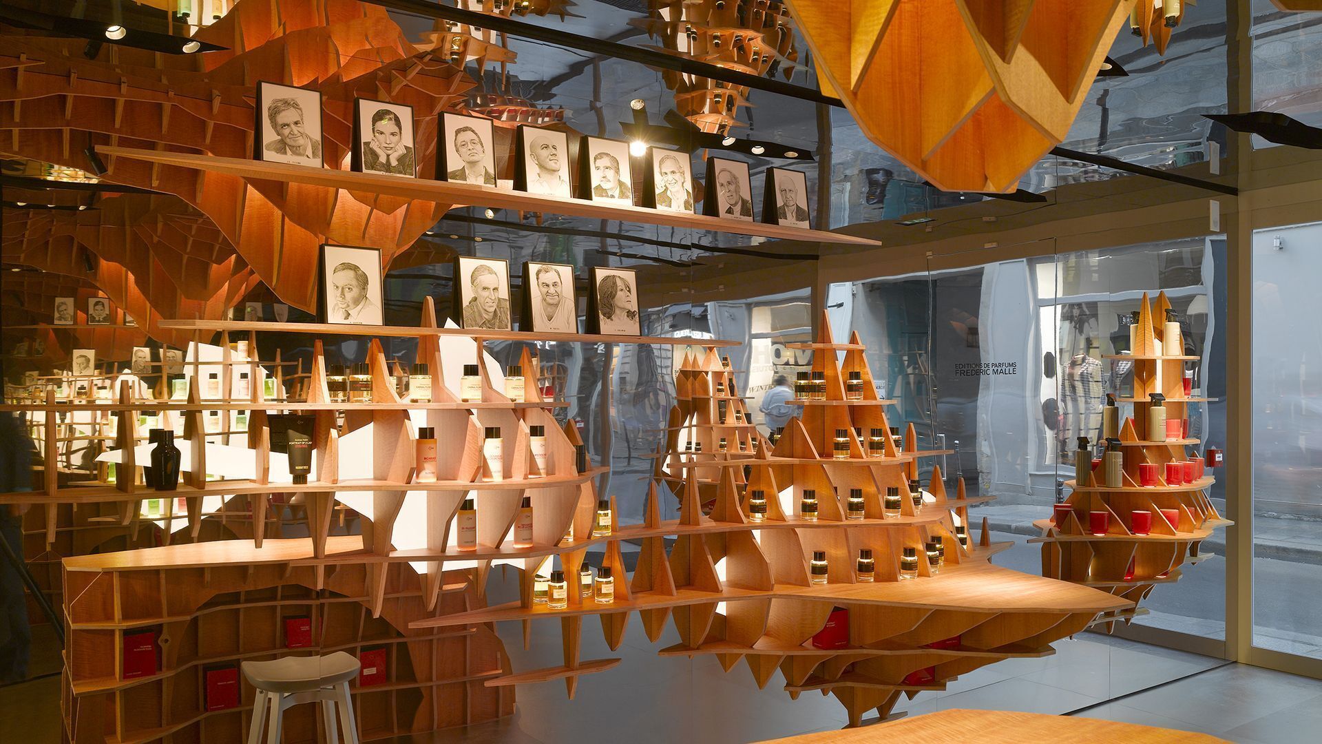 En Paris, la tienda de Frederic Malle invita a explotar la sensorialidad que evoca un perfume.