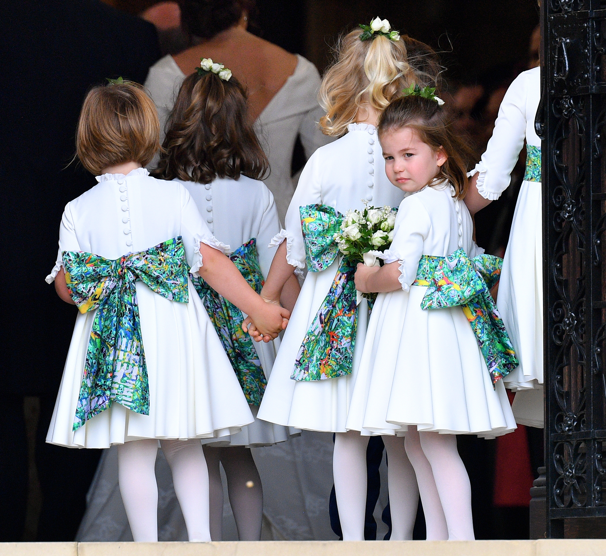 Charlotte en la boda de la princesa Eugenia, vestida de Amaia Kids.