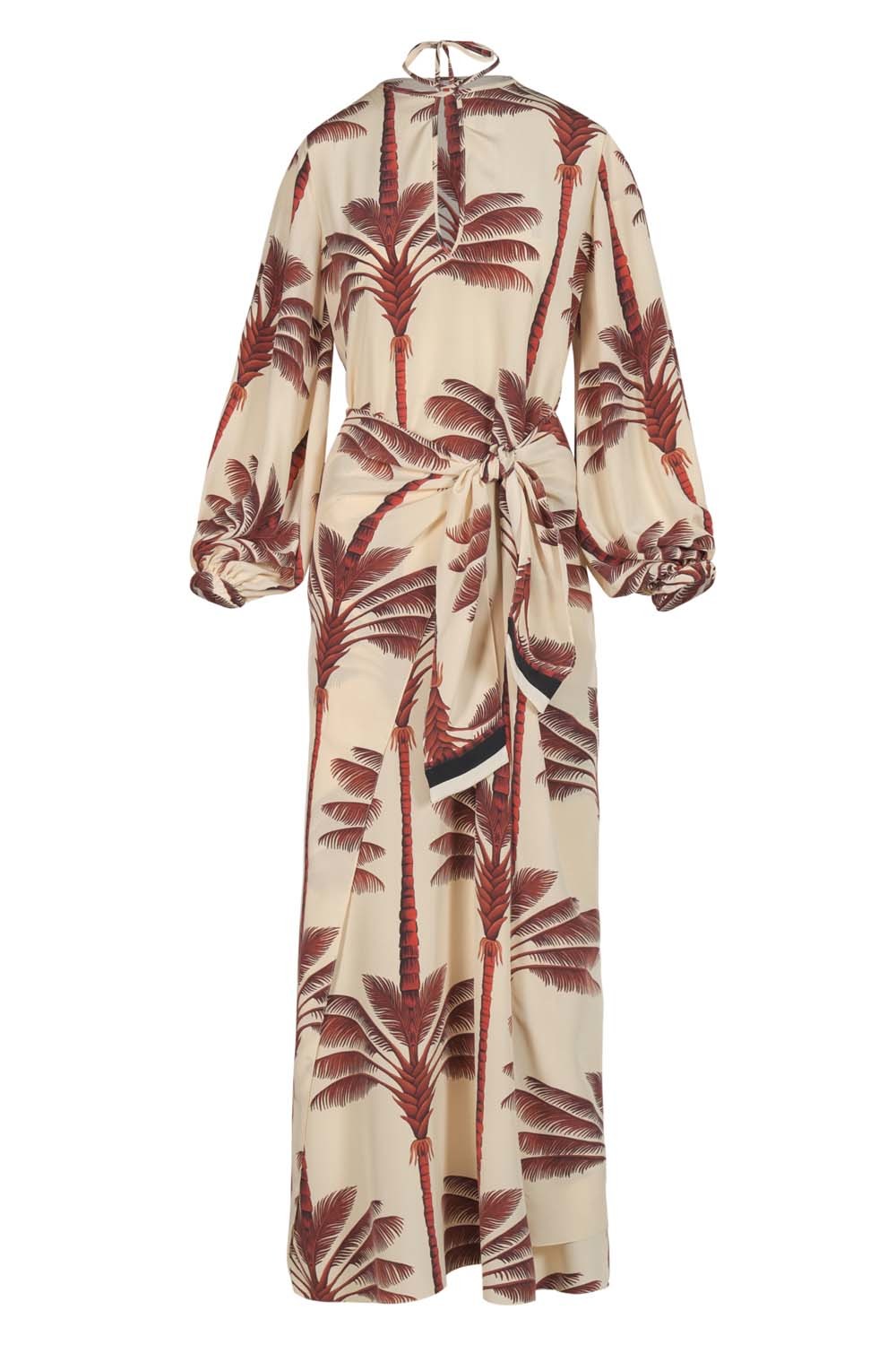Vestido túnica de seda con estampado de palmeras de Johanna Ortiz (1.895 euros).