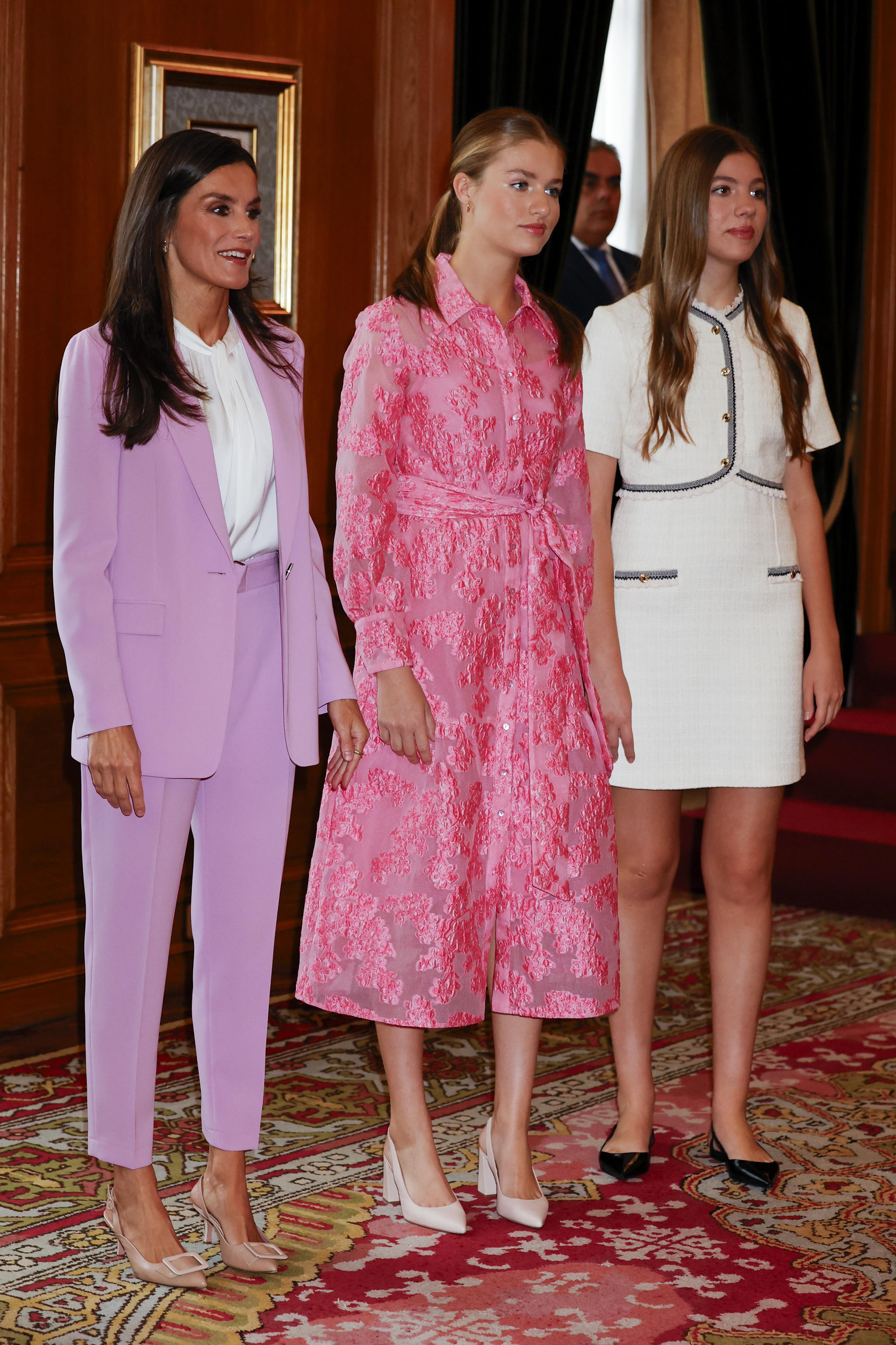La reina Letizia con sus hijas la princesa Leonor y la infanta Sofía.