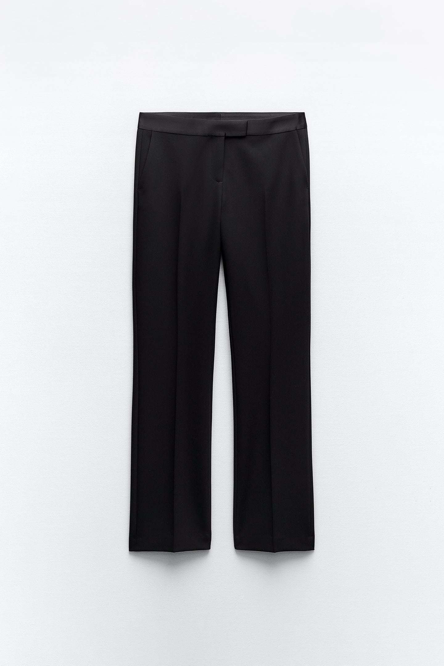 Pantalón de esmoquin de Zara (29,95 euros).