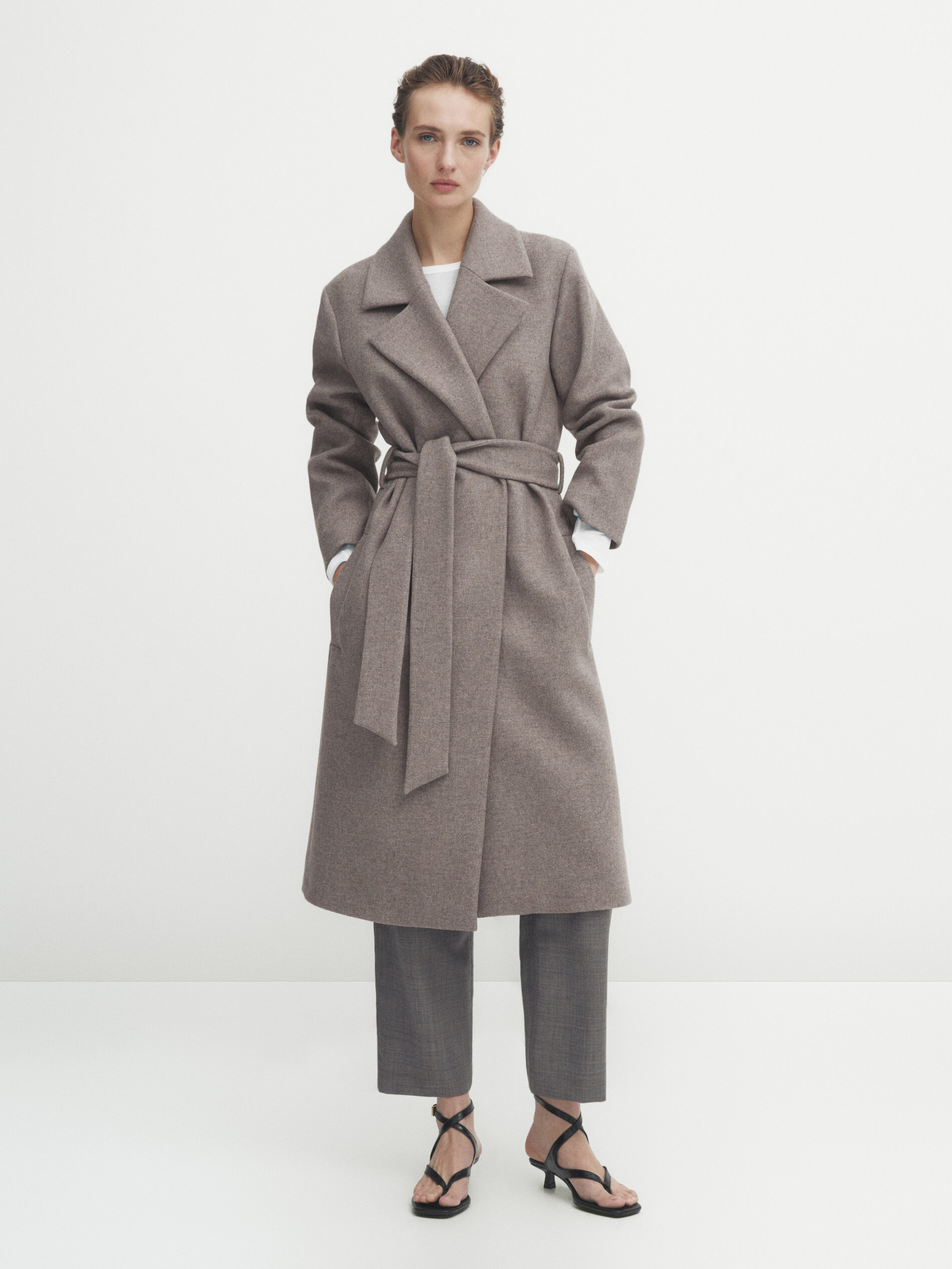 Black Friday de Massimo Dutti: abrigo estilo batín.