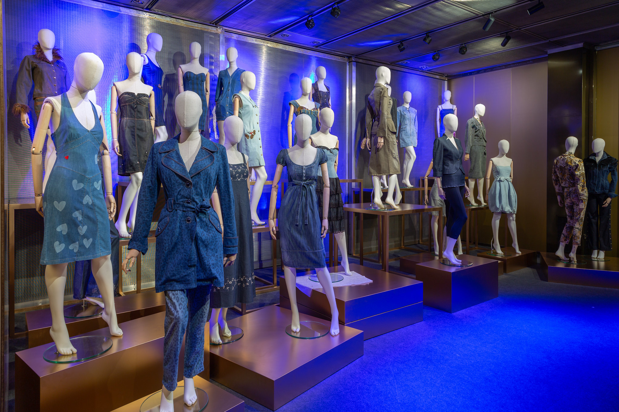 El Museo del Traje inaugura la exposición "Jeans, de la calle al Ritz".