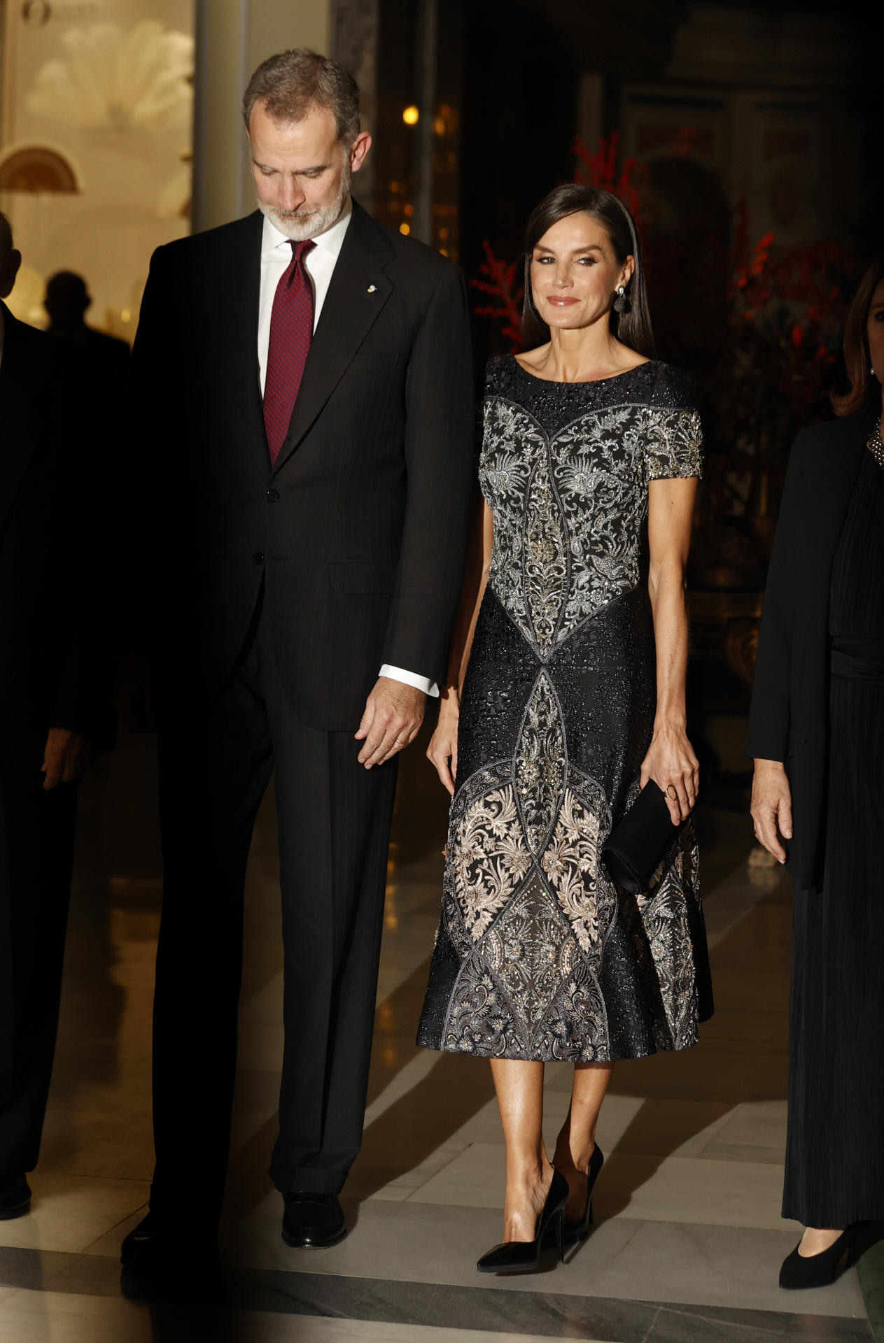 La reina Letizia con un vestido de Felipe Varela en el Premio Francisco Cerecedo 2022.