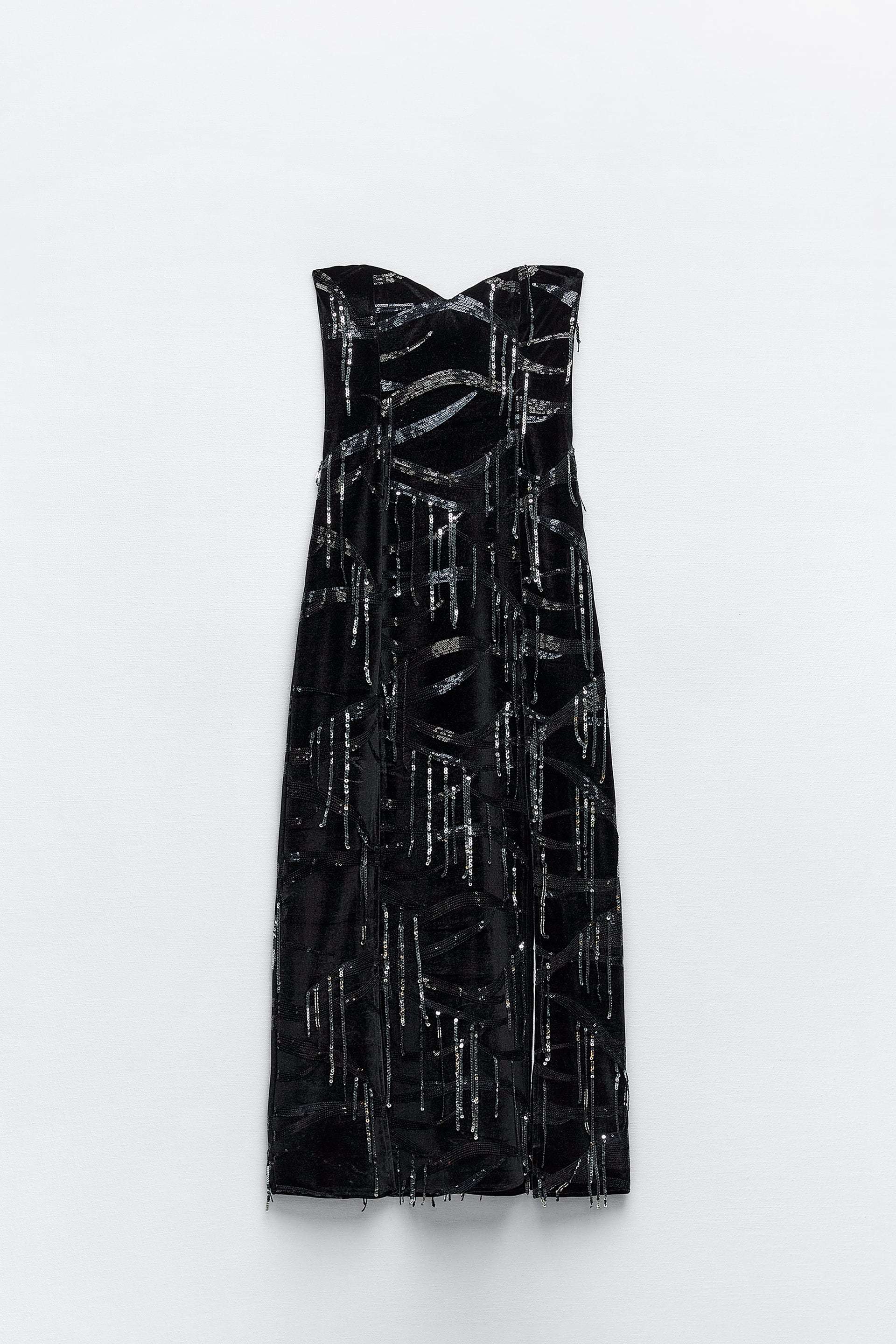 Vestido de terciopelo y lentejuelas de Zara (49,95 euros).