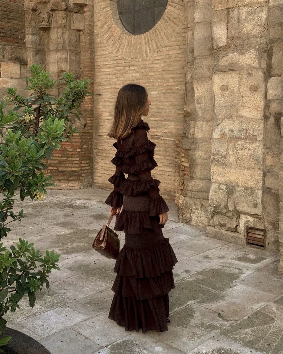 Vestido marrón de Larenna Atelier
