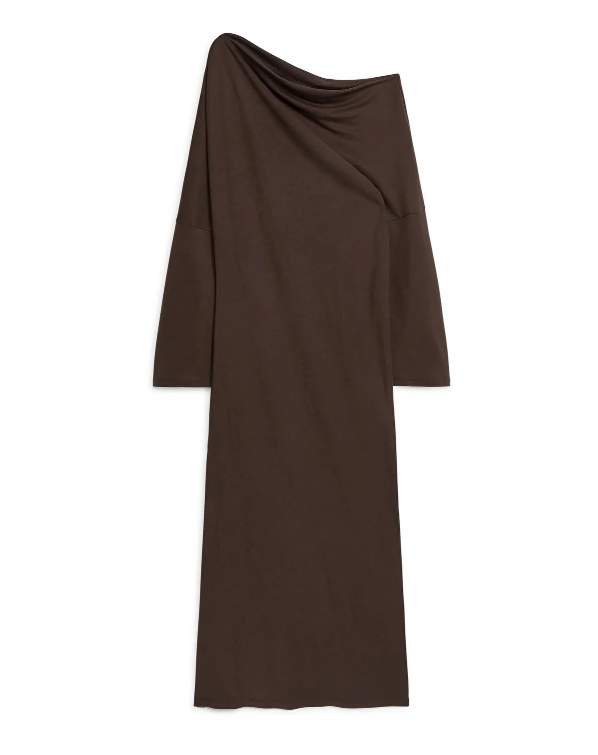 Vestido marrón de ARKET, para un look estilo lujo silencioso.