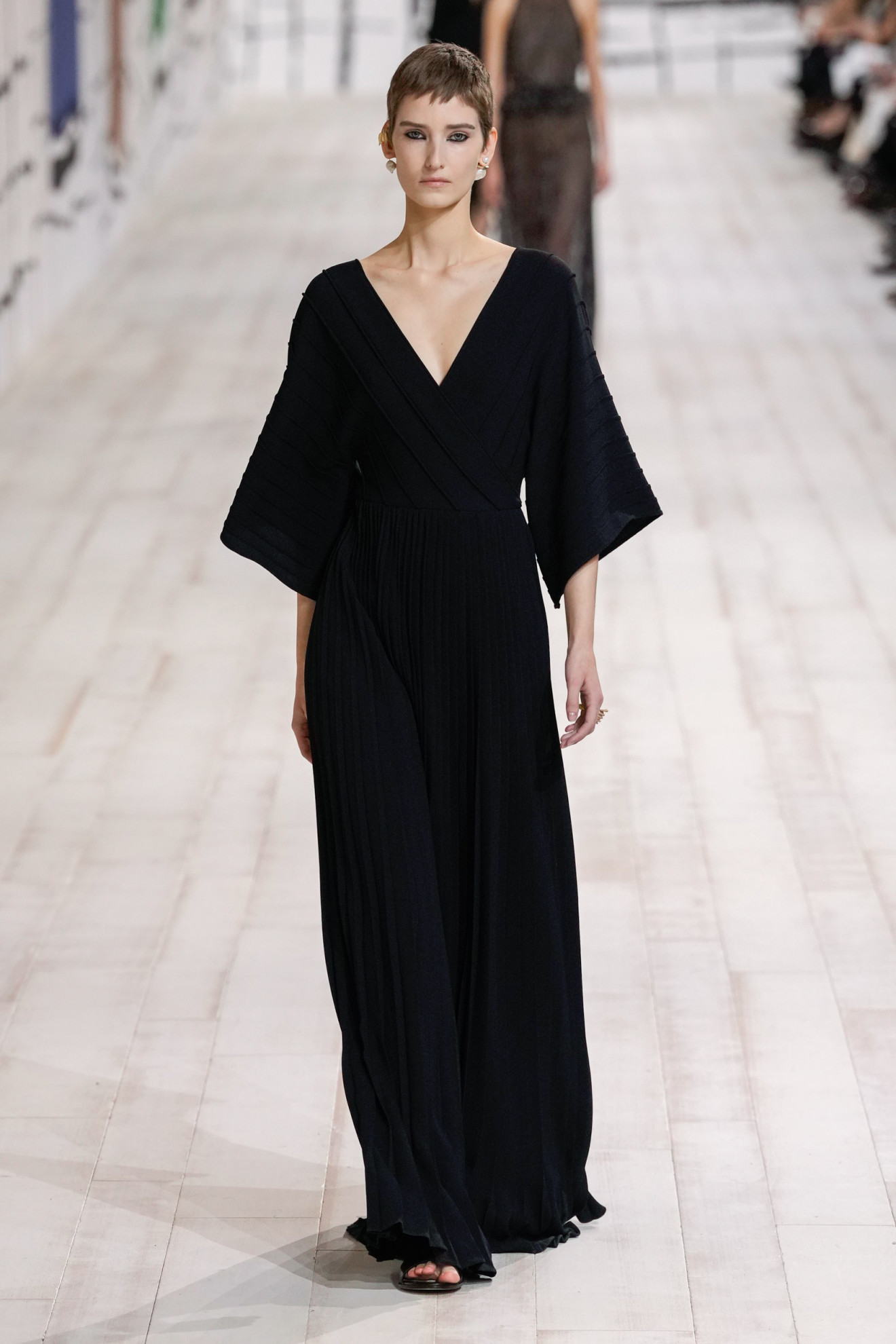 Uno de los vestidos negros del desfile de Dior Alta Costura