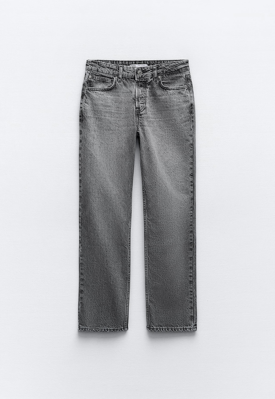 Jeans gris de Zara (25,95 euros).