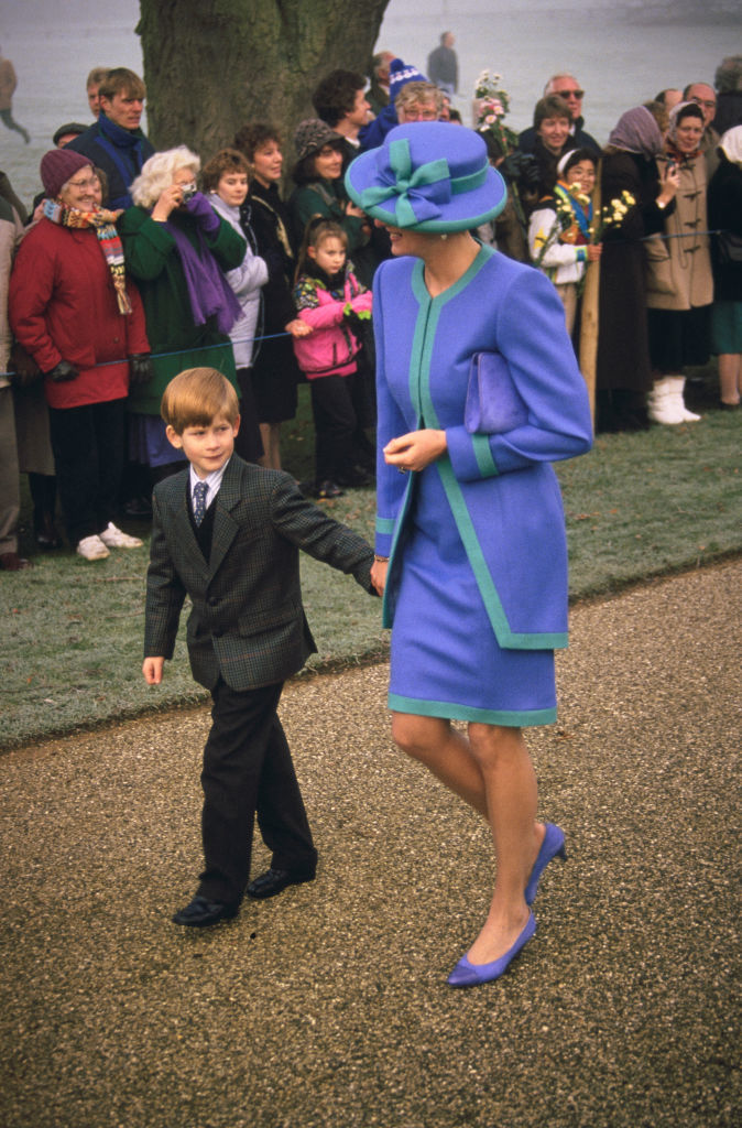 La princesa Diana en su última misa de Navidad como parte de la familia real en 1991.