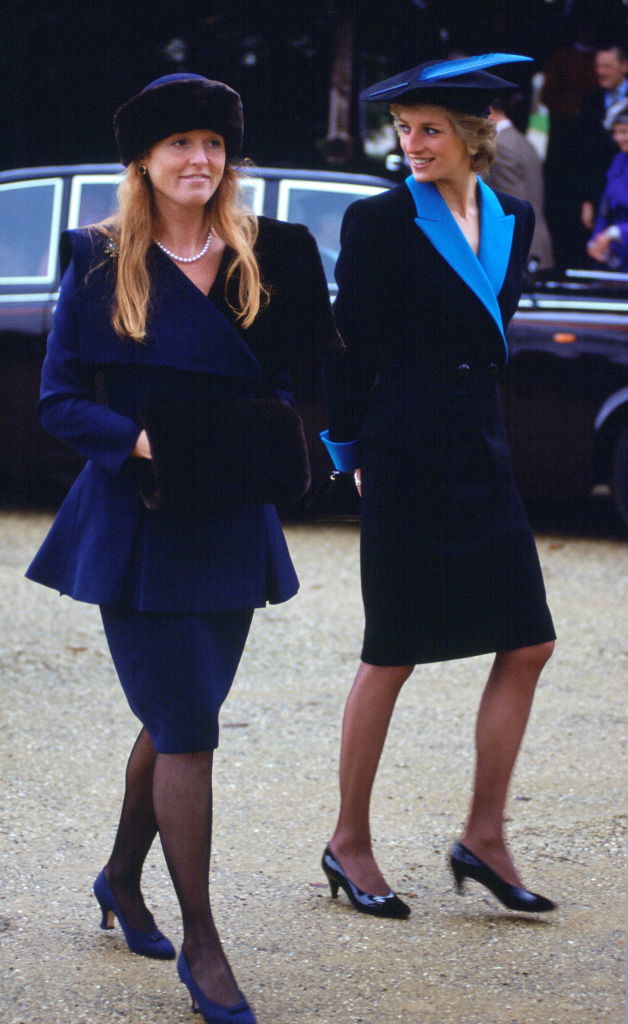 La princesa Diana con Sarah Ferguson en la misa de Navidad en Sandrigham en 1988.