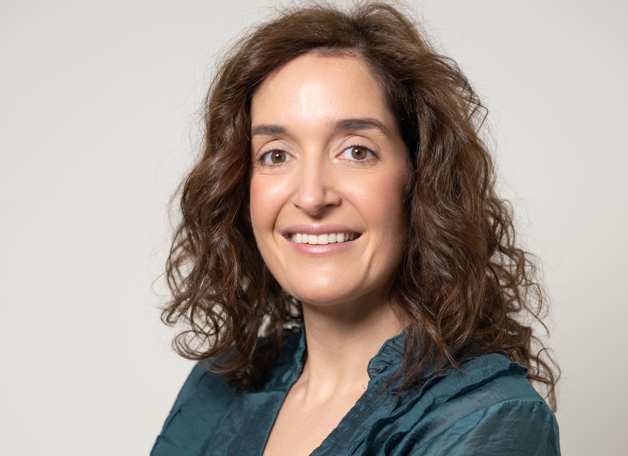 Cristina de Hoyos, dermatóloga: "El pelo graso habría que lavarlo a diario o días alternos, el normal cada 2 o 3 días y el seco o rizado, cada 3 a 5 días"