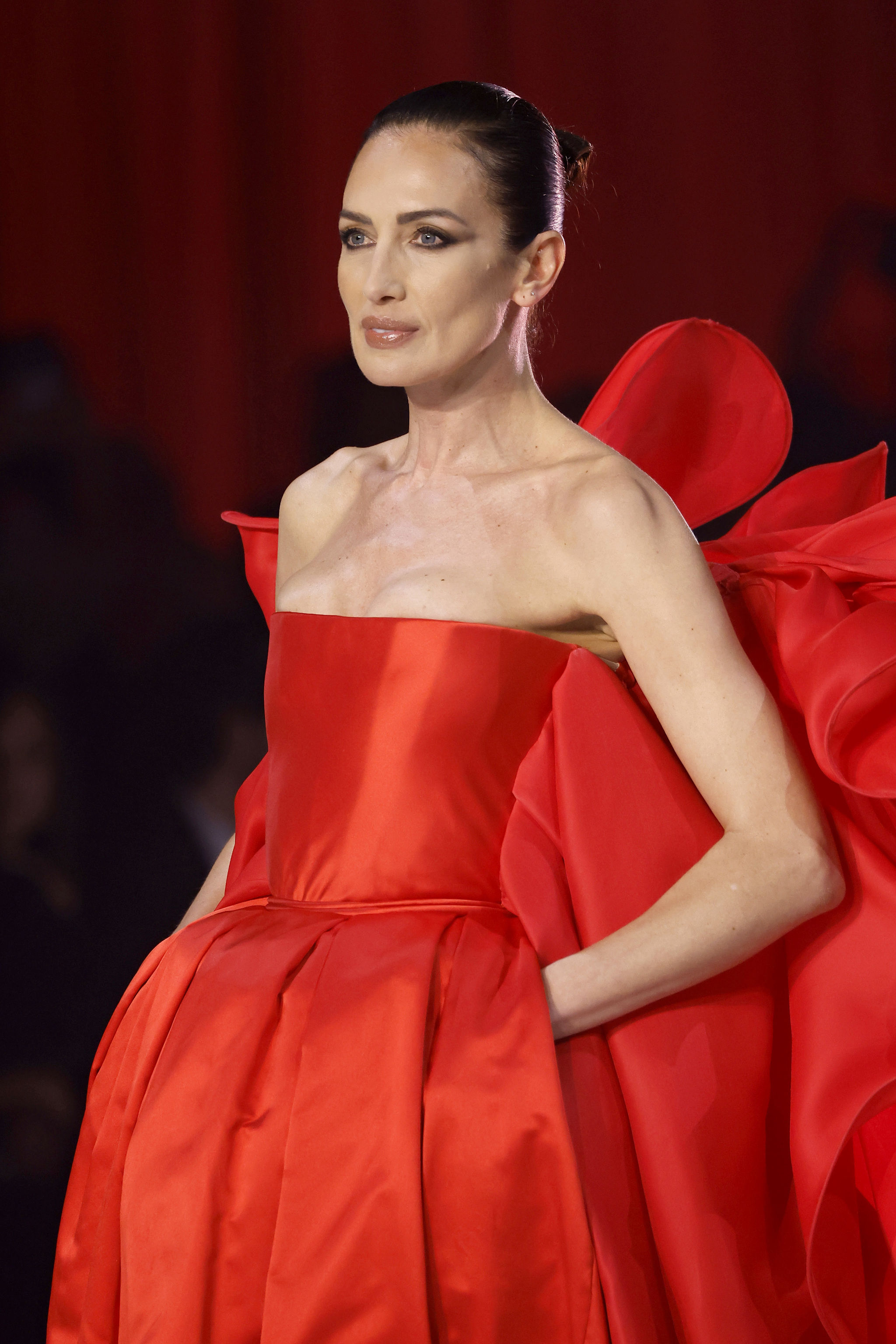 Nieves Álvarez, musa de Stéphane Rolland, desfila en la BBFW para el diseñador que le hará el vestido de su boda con Bill Saad