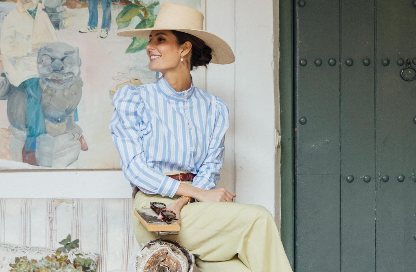 De la blanca impecable de Carlota Casiraghi a la de rayas de María de la Orden, las 5 camisas tendencia para llevar en los look de primavera más elegantes