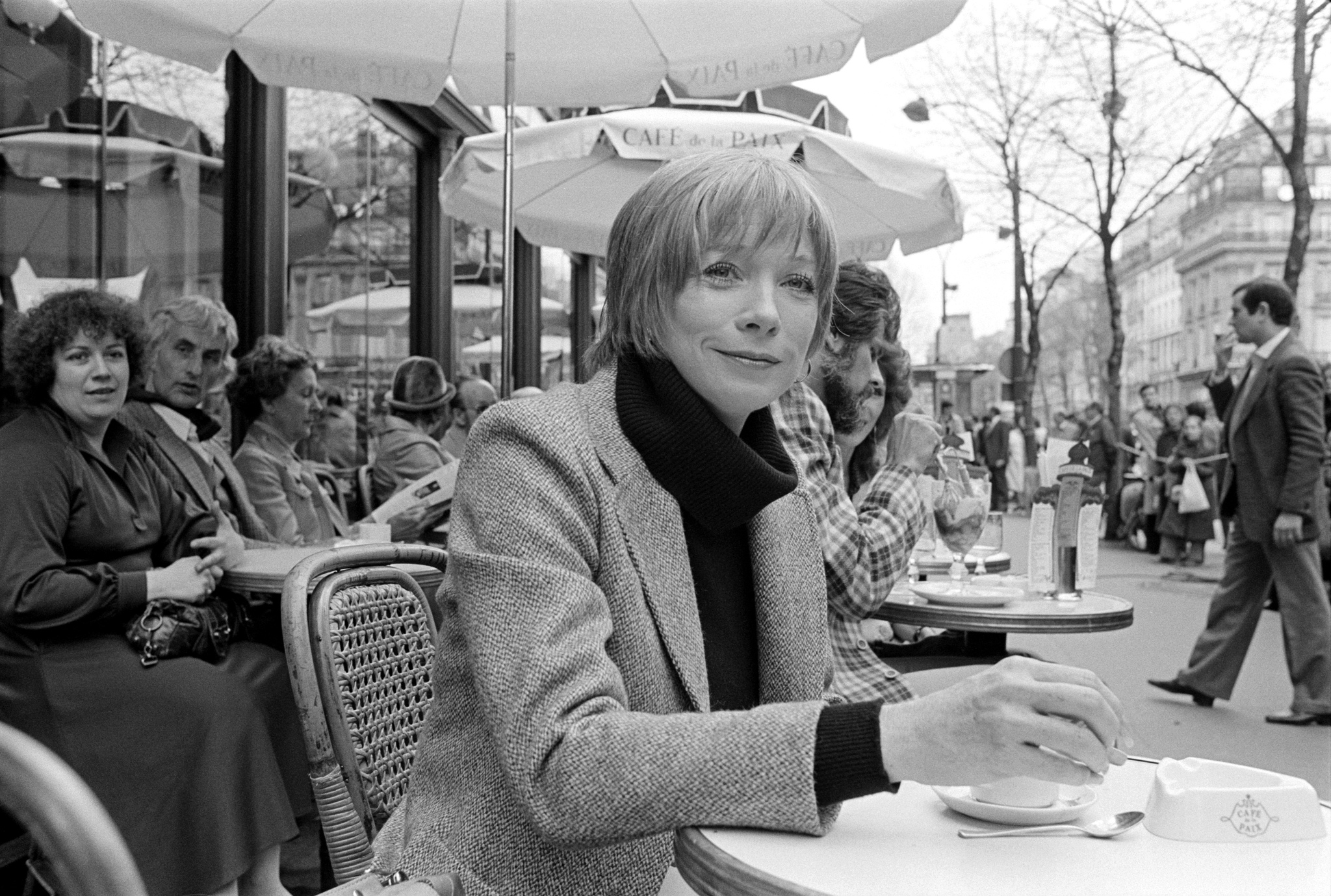 Shirley MacLaine, la sagaz pelirroja que desafió a Hollywood, protagoniza un documental que repasa todas las reinvenciones de su carrera