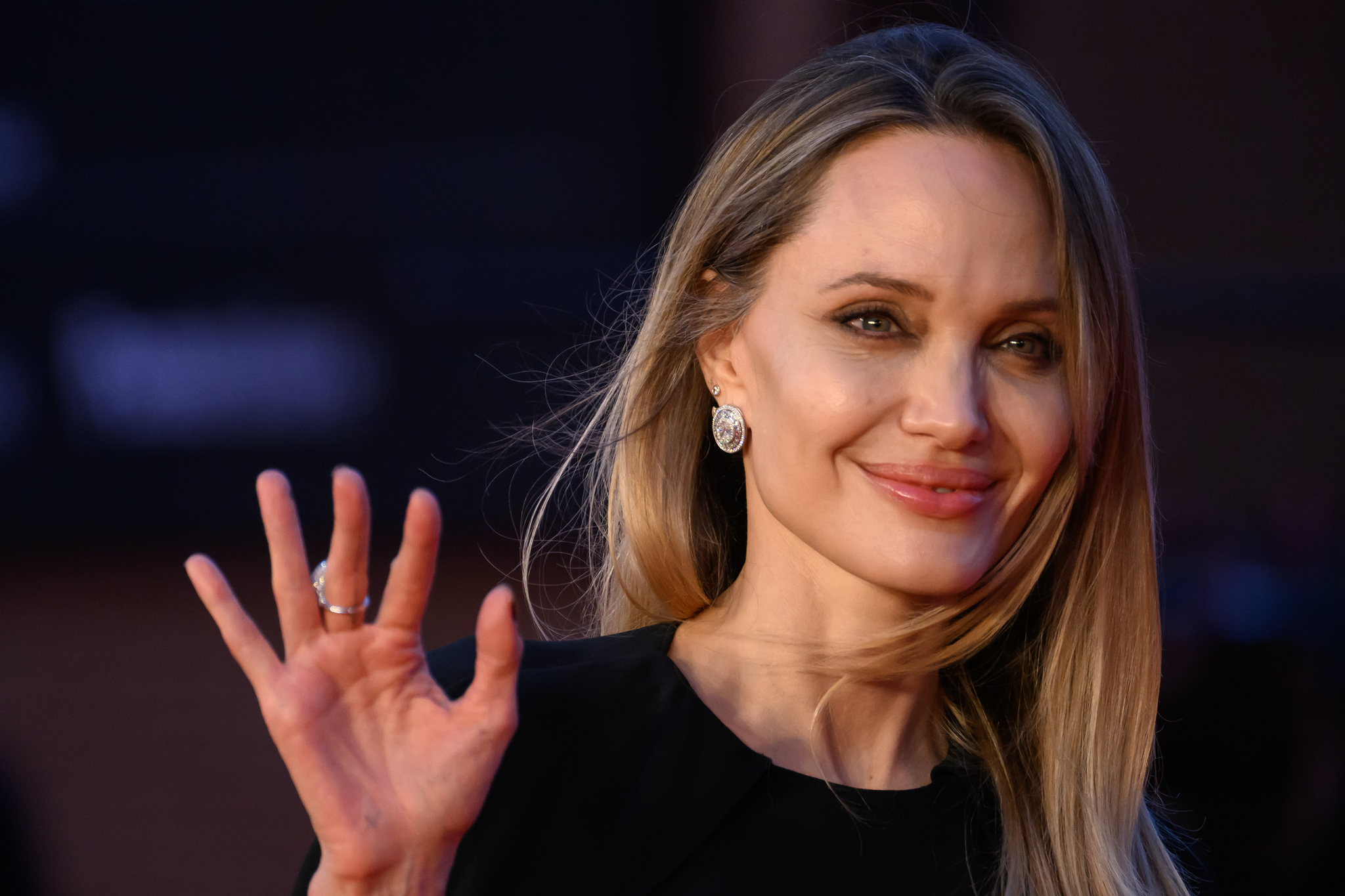 Alice Winocour, directora de Couture: "Angelina me impresionó por su inteligencia e integridad moral, es alguien que no encaja en el molde con un lado rebelde, punk, que conserva desde su adolescencia"