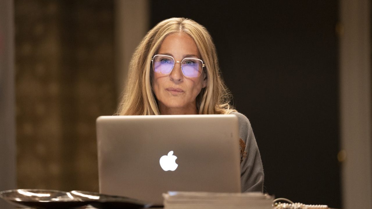 De Carrie Bradshaw a Andy Sachs, ¿por qué las chicas más cool (del cine y de la televisión) siempre son periodistas?