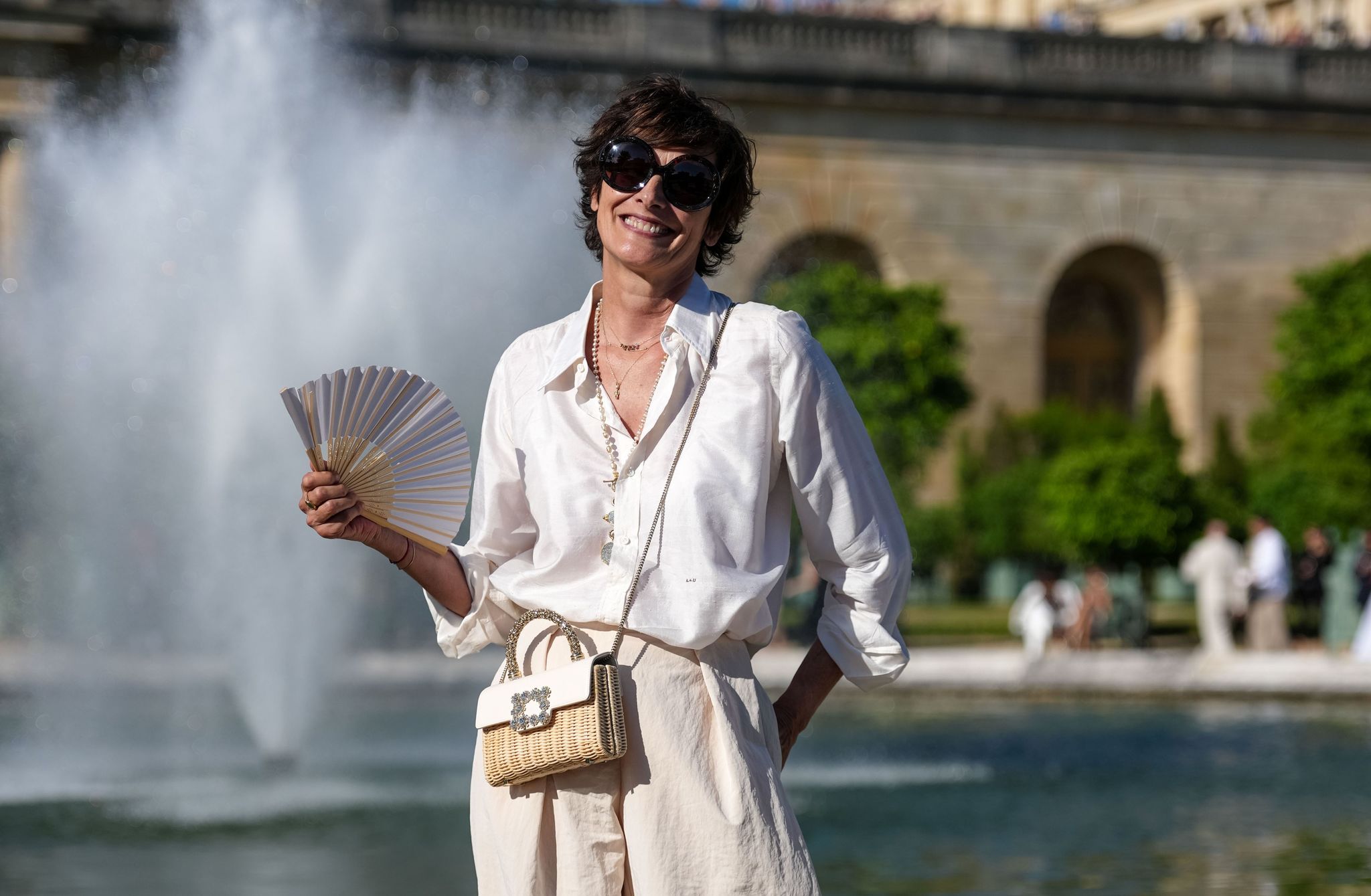 ¿Por qué las chicas con más estilo llevan camisas de hombre? Las claves de las más elegantes y 8 looks para copiar