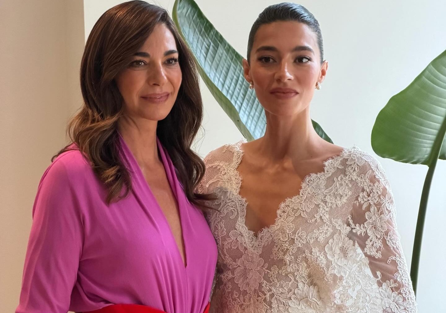 Mariló Montero, en la boda de su hija Rocío, ha elegido la combinación de color con más detractoras pero que funciona genial si la llevas así