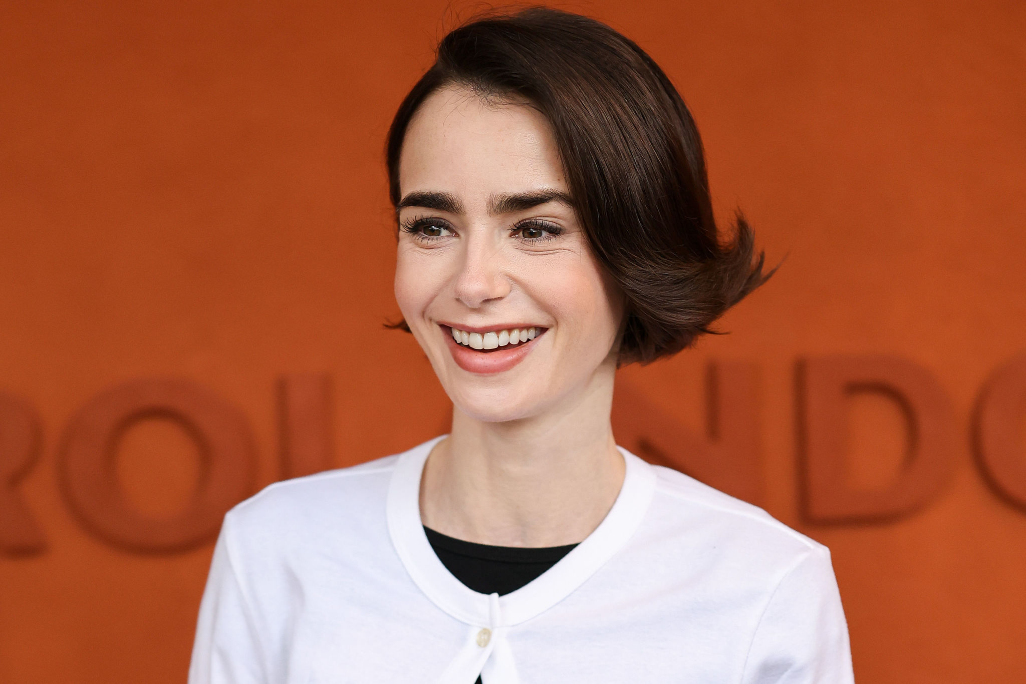 Cómo peinar el corte bob para ser la más estilosa del verano según Lily Collins