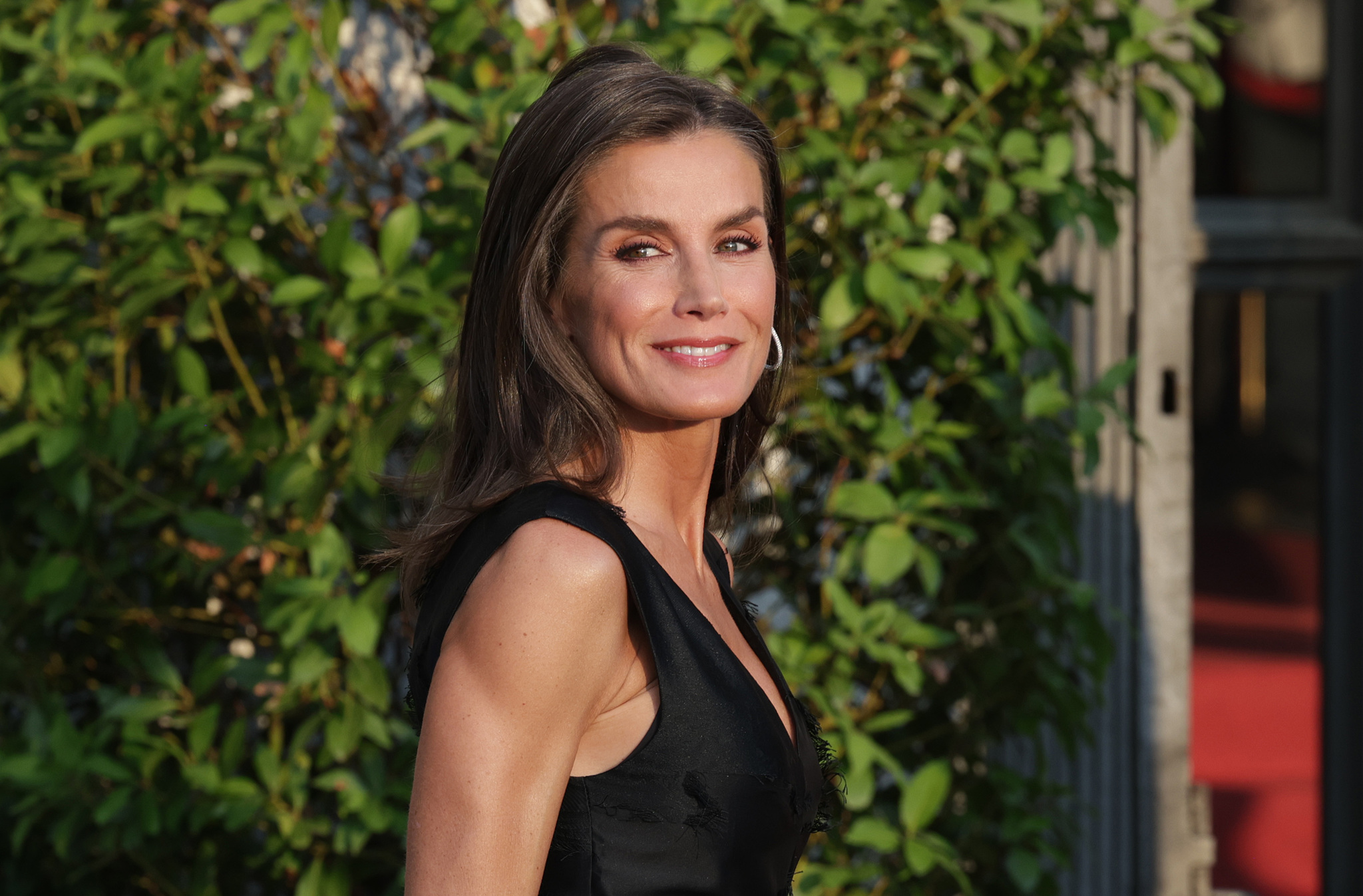 El armario de verano de la reina Letizia incluye 7 prendas infalibles: de las alpargatas con cuña al vestido ibicenco
