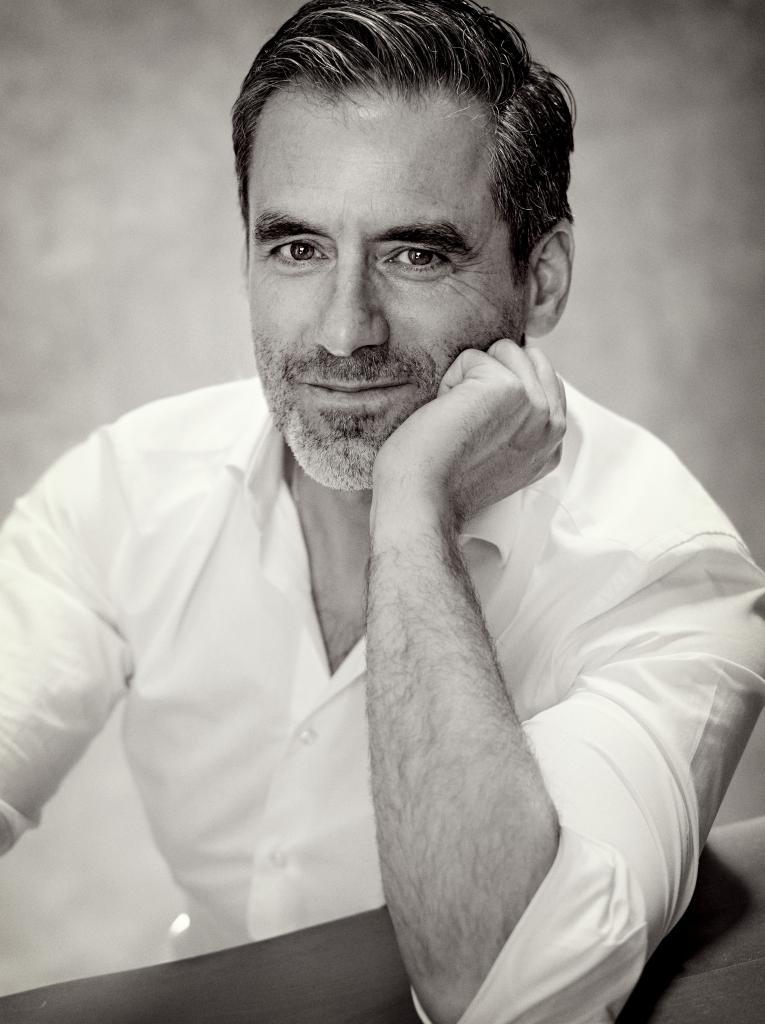 "Volver a la política en un momento en el que las cosas, no solo no han mejorado, sino todo lo contrario, solo puedo explicarlo desde el convencimiento de que Feijóo es el líder necesario que va a calmar la política española", dice Sémper.
