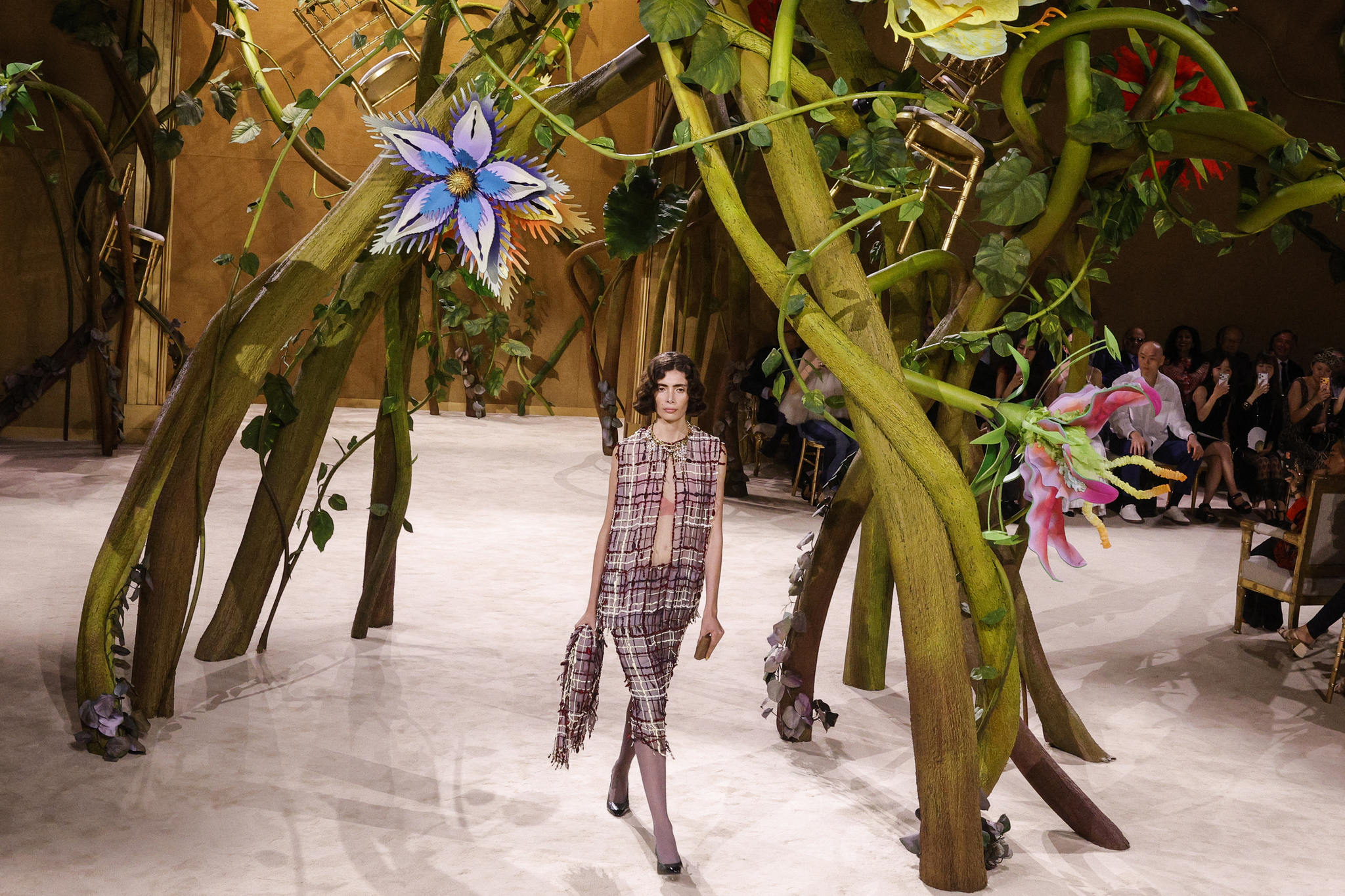 Chanel transforma el Grand Palais en un cuento de hadas para hacernos soñar con su desfile de Alta Costura