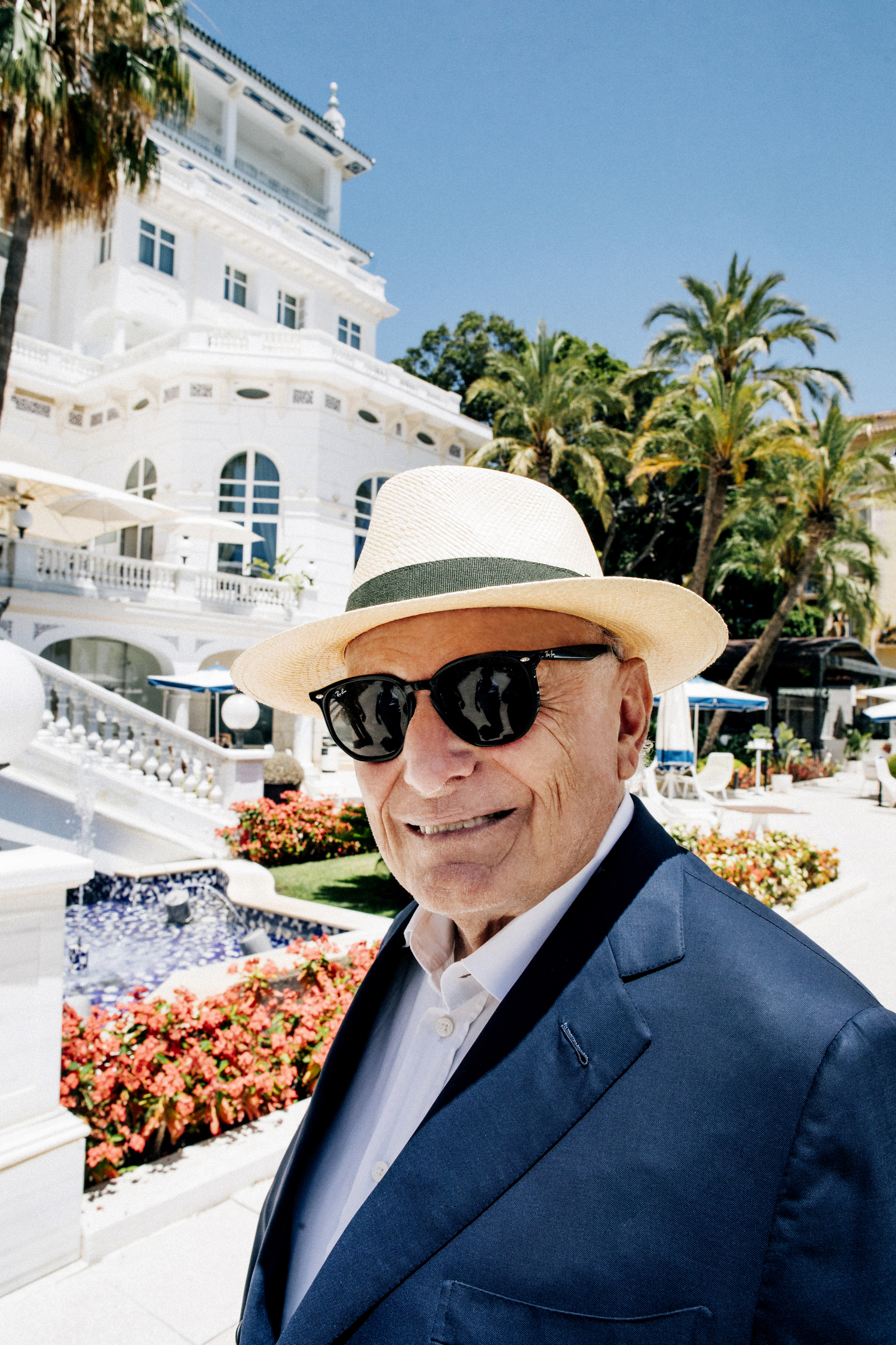 David Nahmad delante de la fachada principal del Gran Hotel Miramar de Málaga