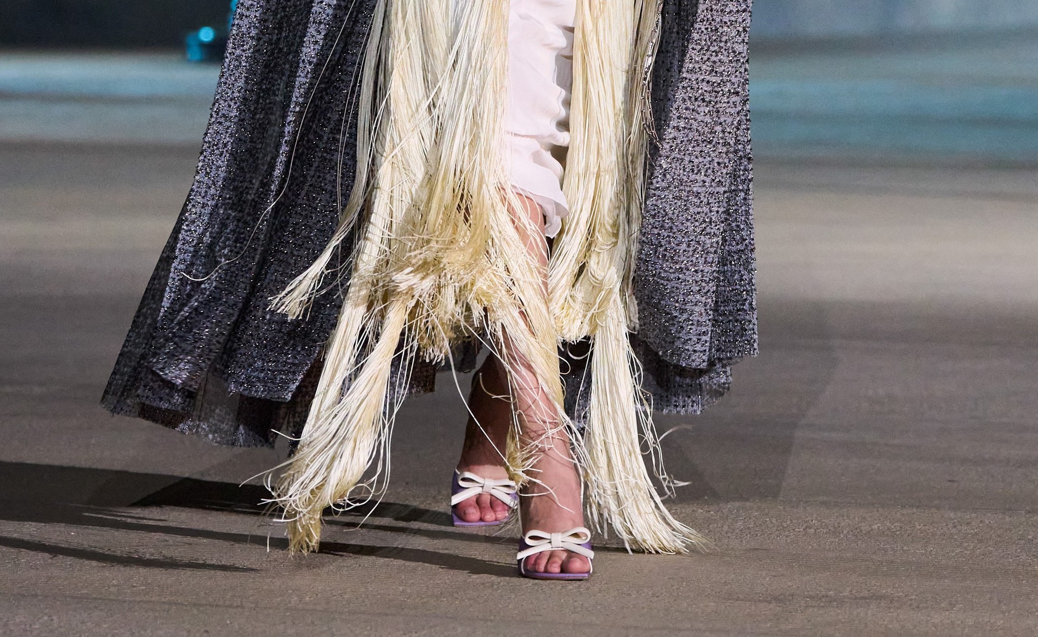 Las sandalias con lazo son el capricho de temporada que todas las estilistas y editoras de moda queremos por unanimidad  (y la culpa es de Jonathan Anderson)