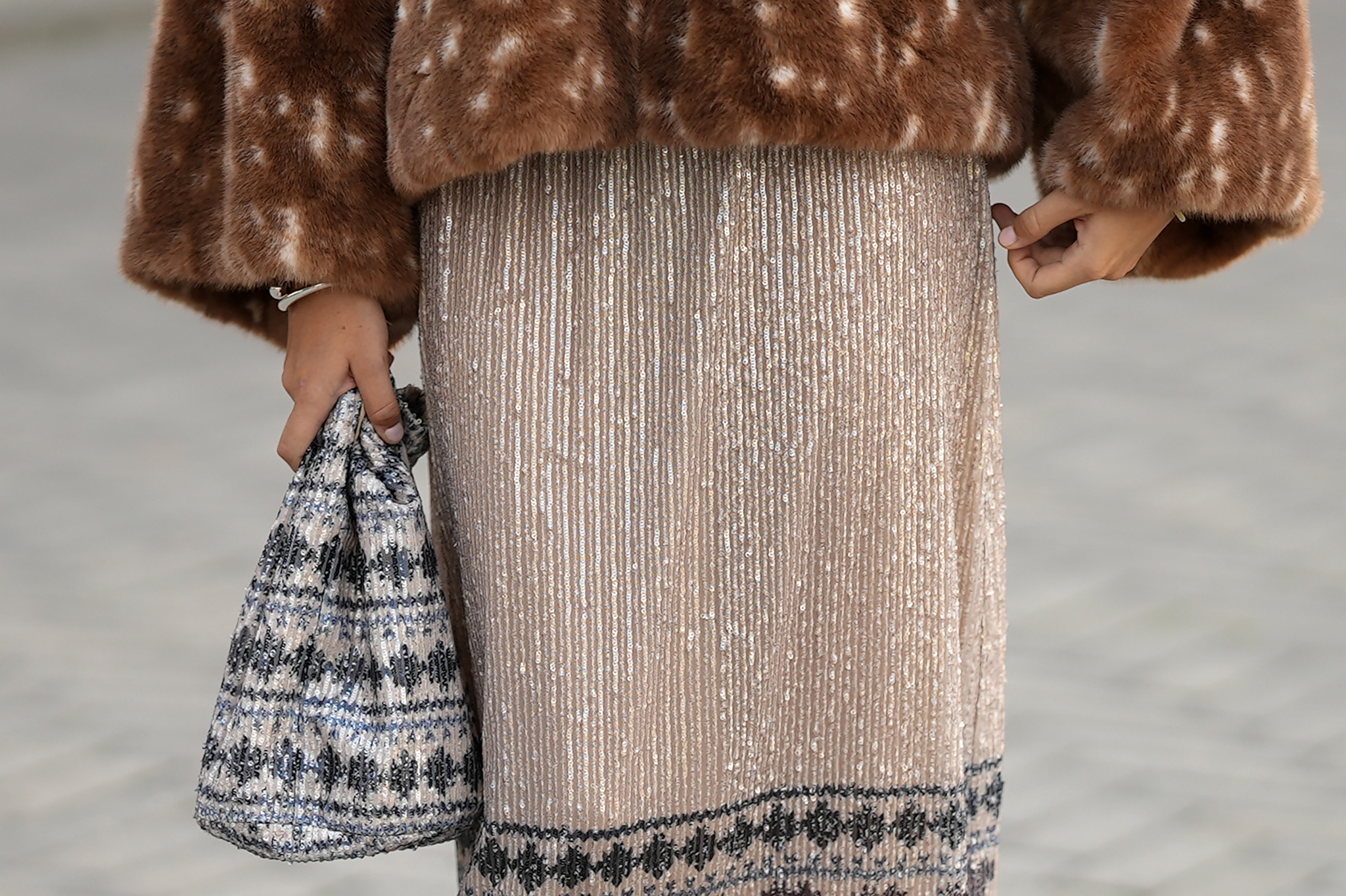 Por qué no deberías invertir en la falda de Zara de la que todo el mundo está hablando (pero sí en estas otras tres faldas midi)