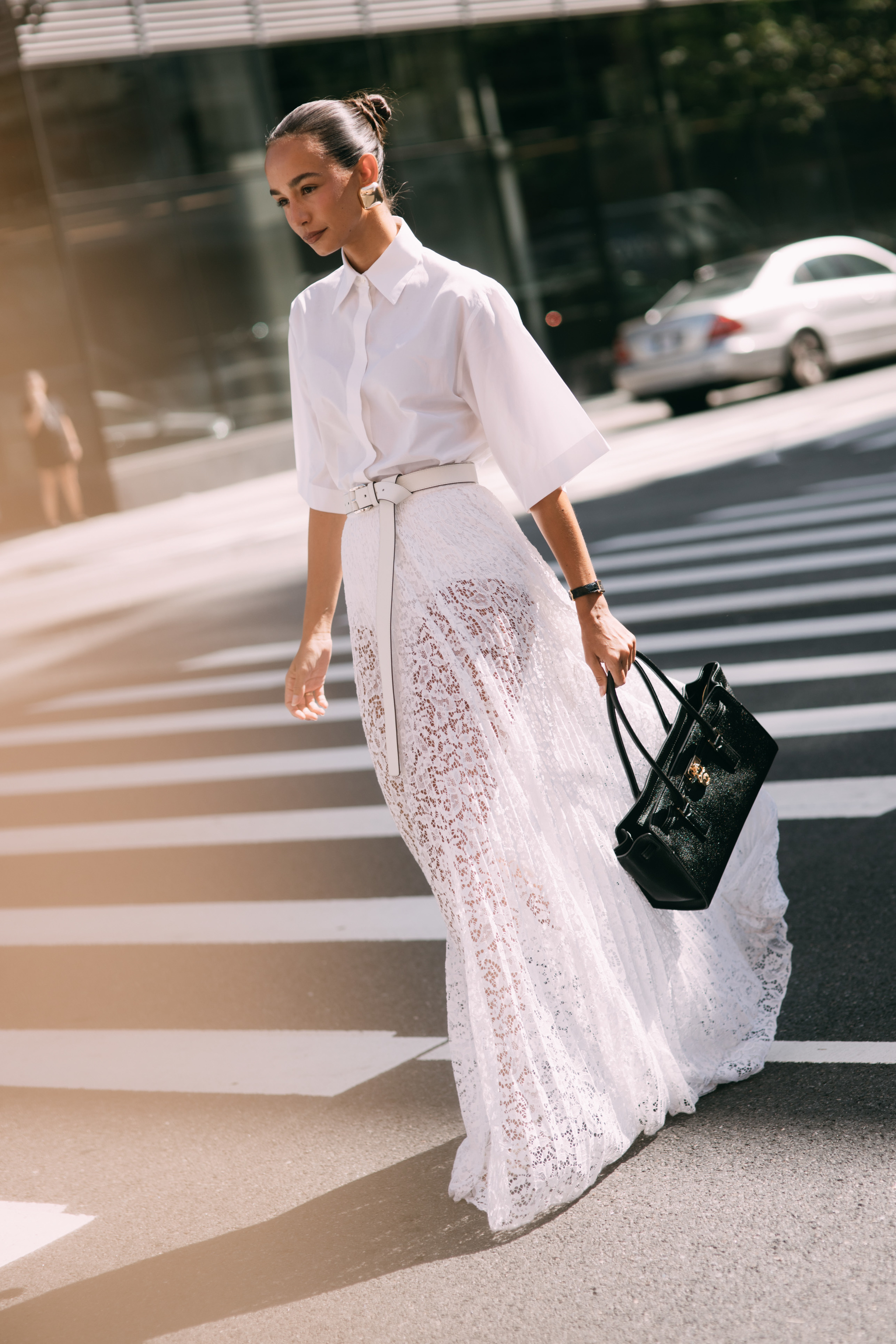 7 trucos de experta para llevar la falda más agotada de Zara de manera elegante en cualquier momento, a cualquier edad, y como si no fuera prácticamente transparente
