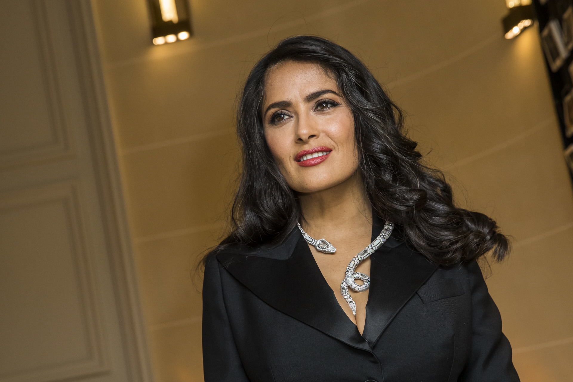 Estos son los secretos de belleza y bienestar de Salma Hayek que cumple 60 años.