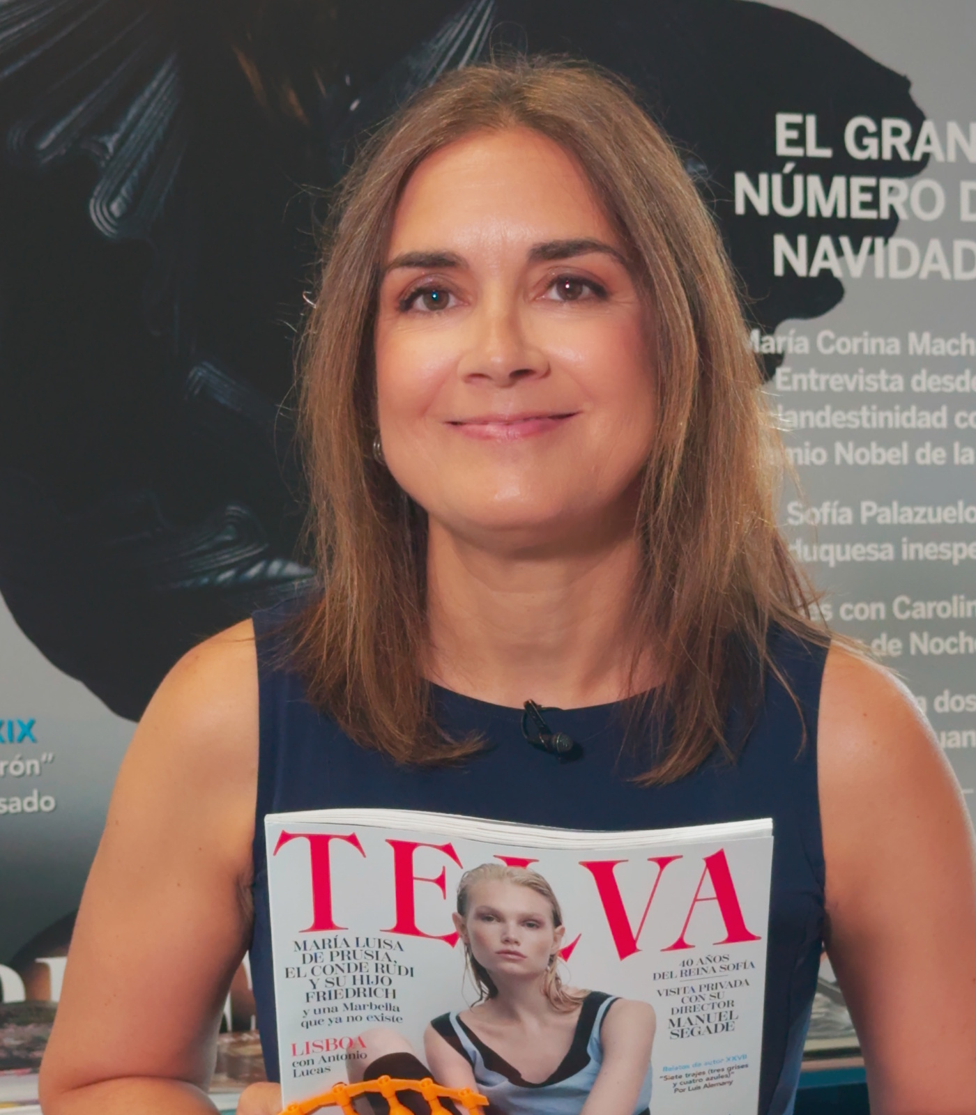 Para rejuvenecer la mirada a los 50, la maquilladora Mónica Martínez recomienda sustituir el delineador por una sombra de ojos marrón difuminada con brocha a ras de las pestañas.