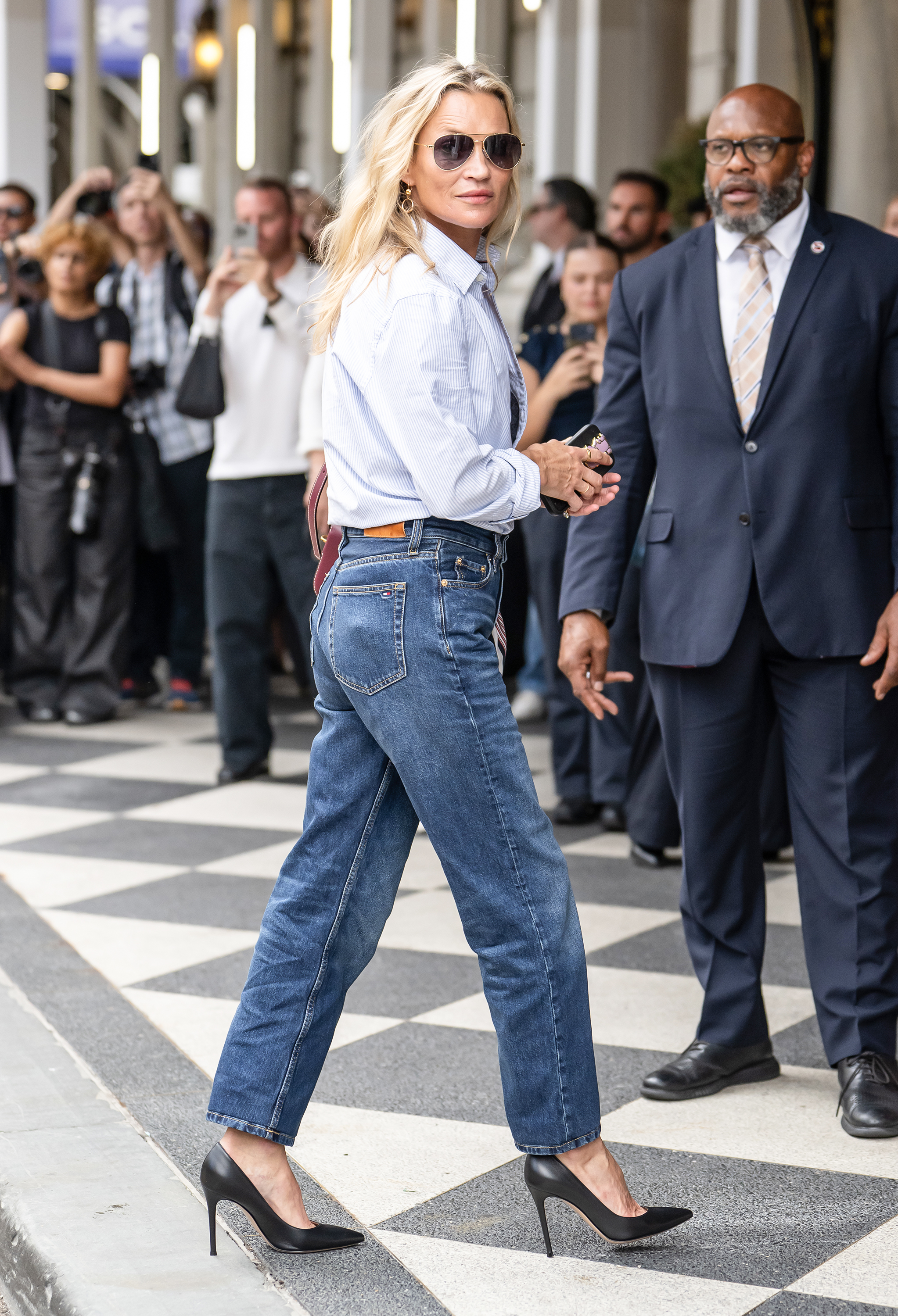 Kate Moss ha rescatado del armario tus vaqueros favoritos (y ha aplicado 3 trucos infalibles para llevarlos)