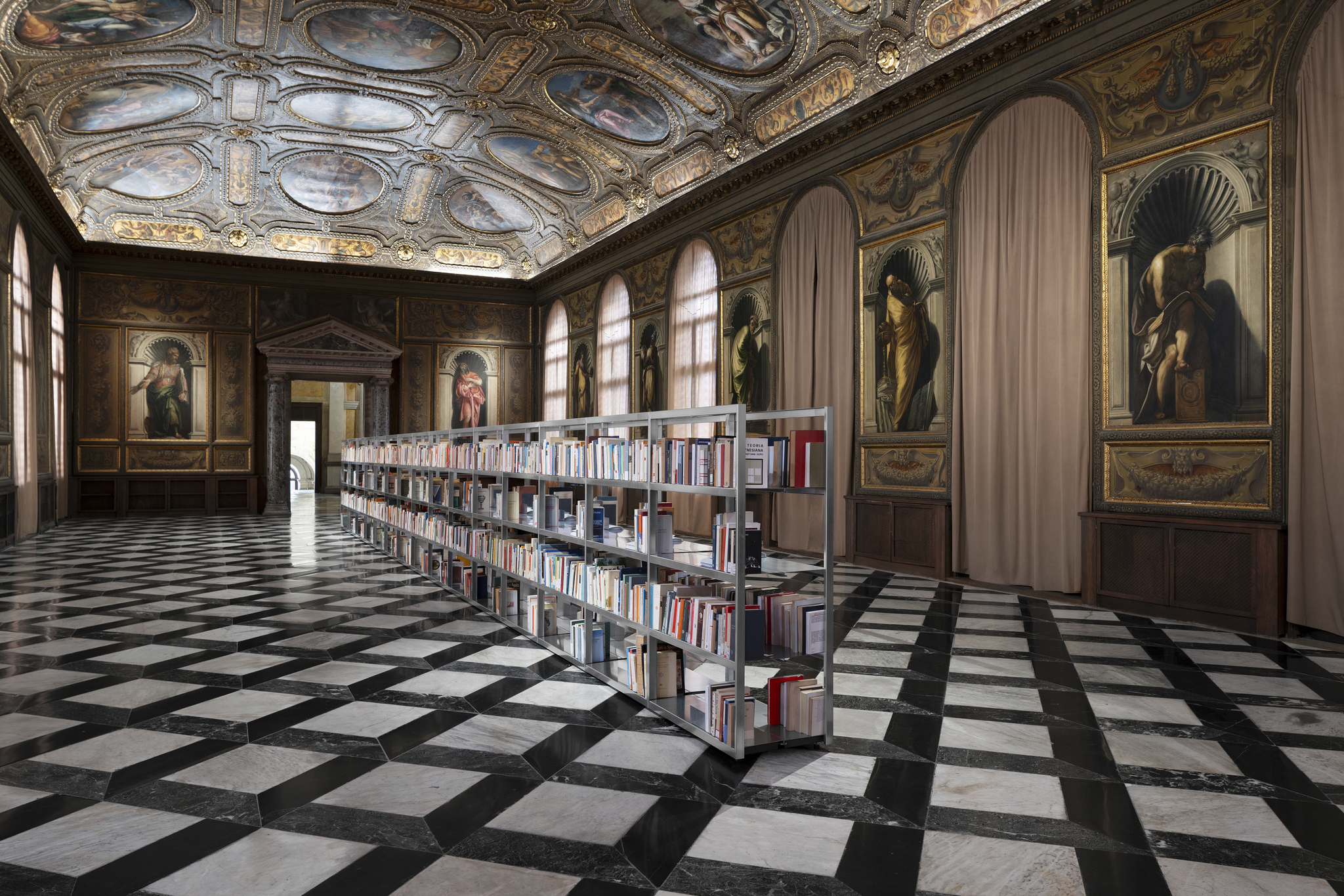 Matteo Morbidi, director de la Fondazione Bvlgari: "Cuando apoyamos a los artistas, el objetivo no es sólo financiar proyectos individuales, sino crear condiciones para la investigación artística"