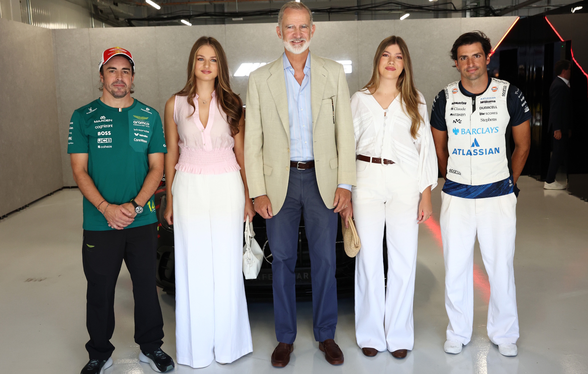La princesa Leonor, la infanta Sofía y el rey Felipe VI sorprenden con sus looks con el blanco como protagonista en la carrera del Gran Premio de España de Fórmula 1