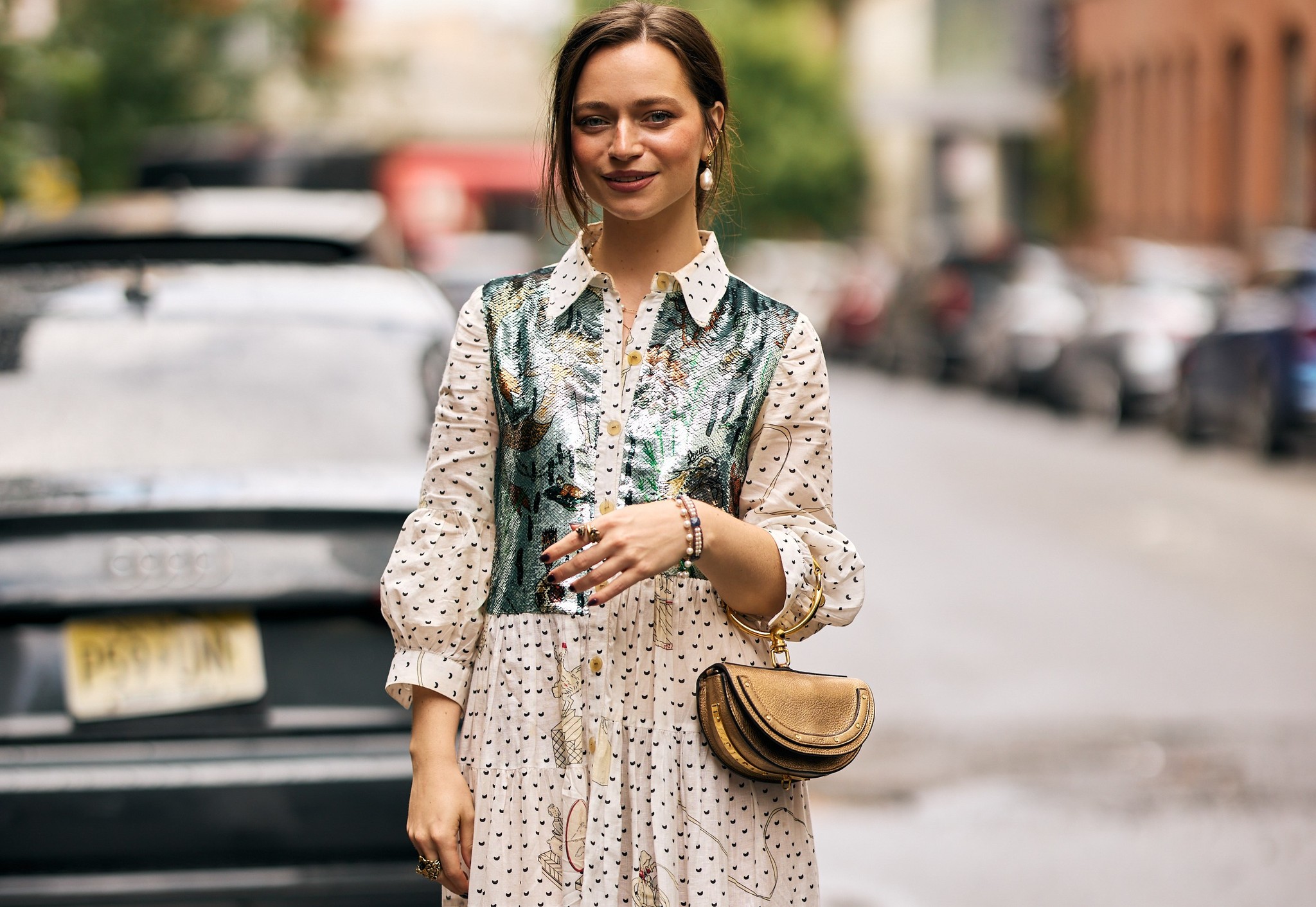Los primeros vestidos del otoño ya están en Zara: del camisero infalible, al de tweed de tonos pastel pasando por el minimalista de efecto piel