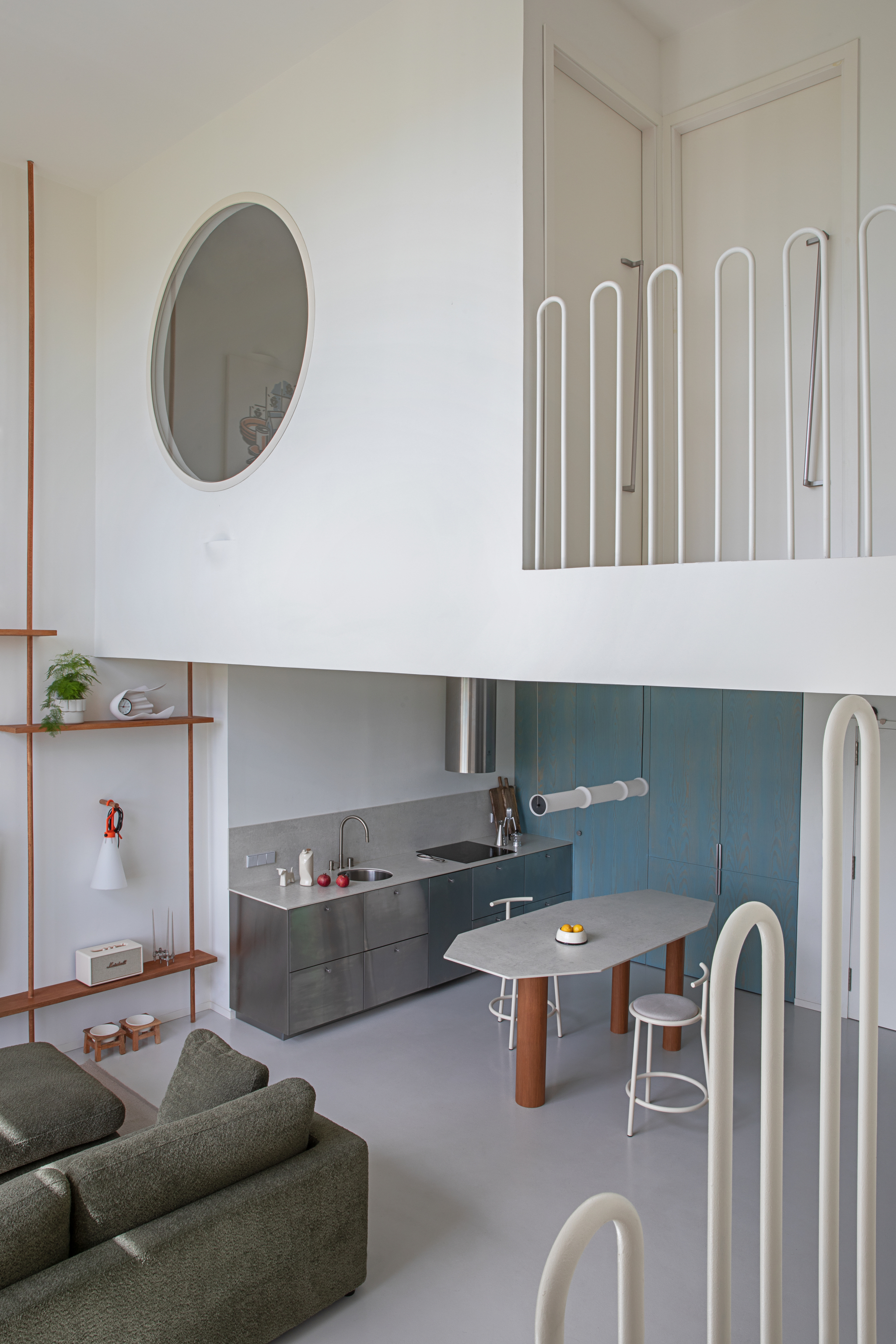Un antiguo apartamento turístico de 75 metros cuadrados es ahora el loft madrileño de dos alturas mejor aprovechado de la ciudad