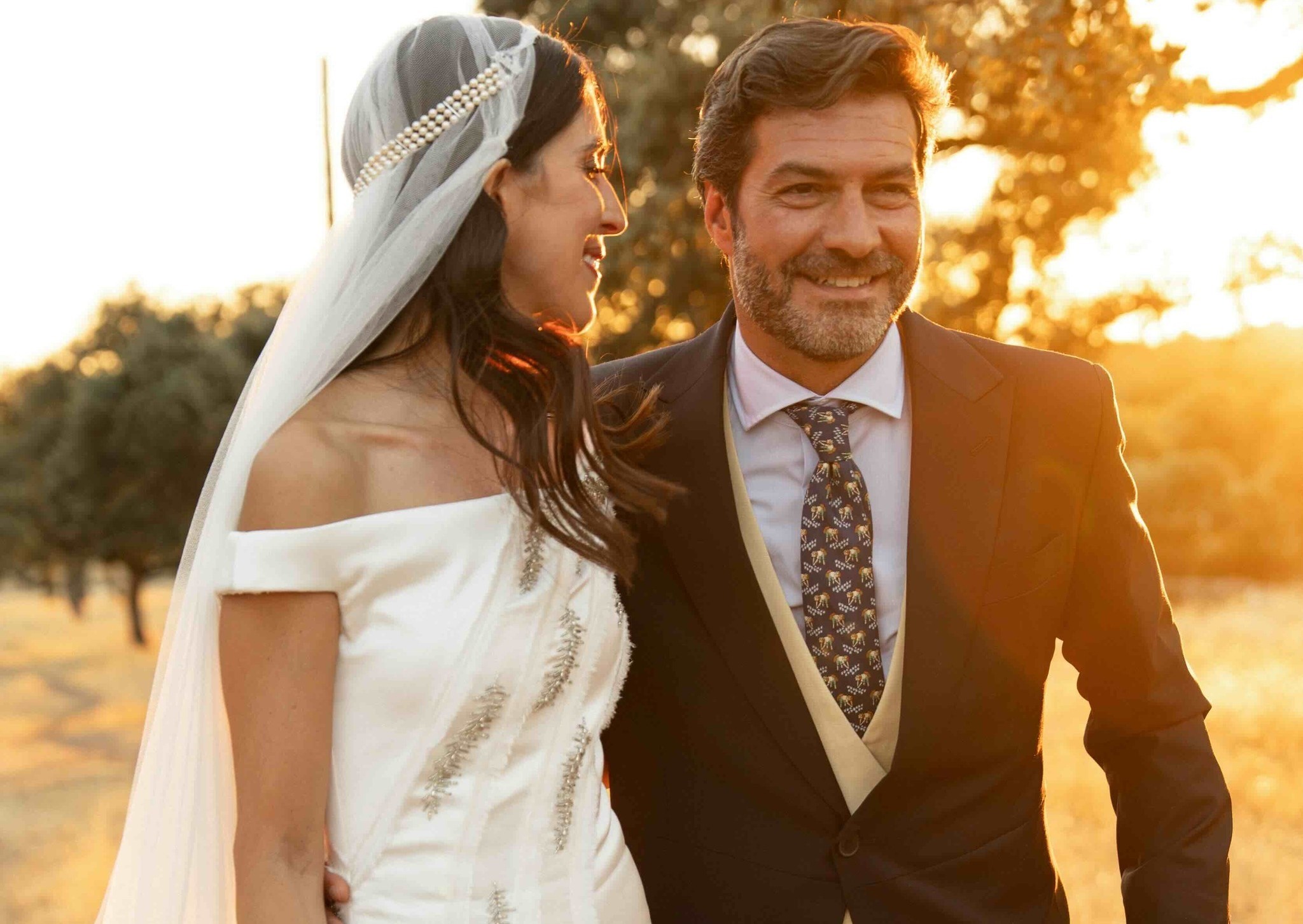 La novia de la falda con vuelo y el cuerpo con delicada pedrería inspirado en Lanvin y Vionnet