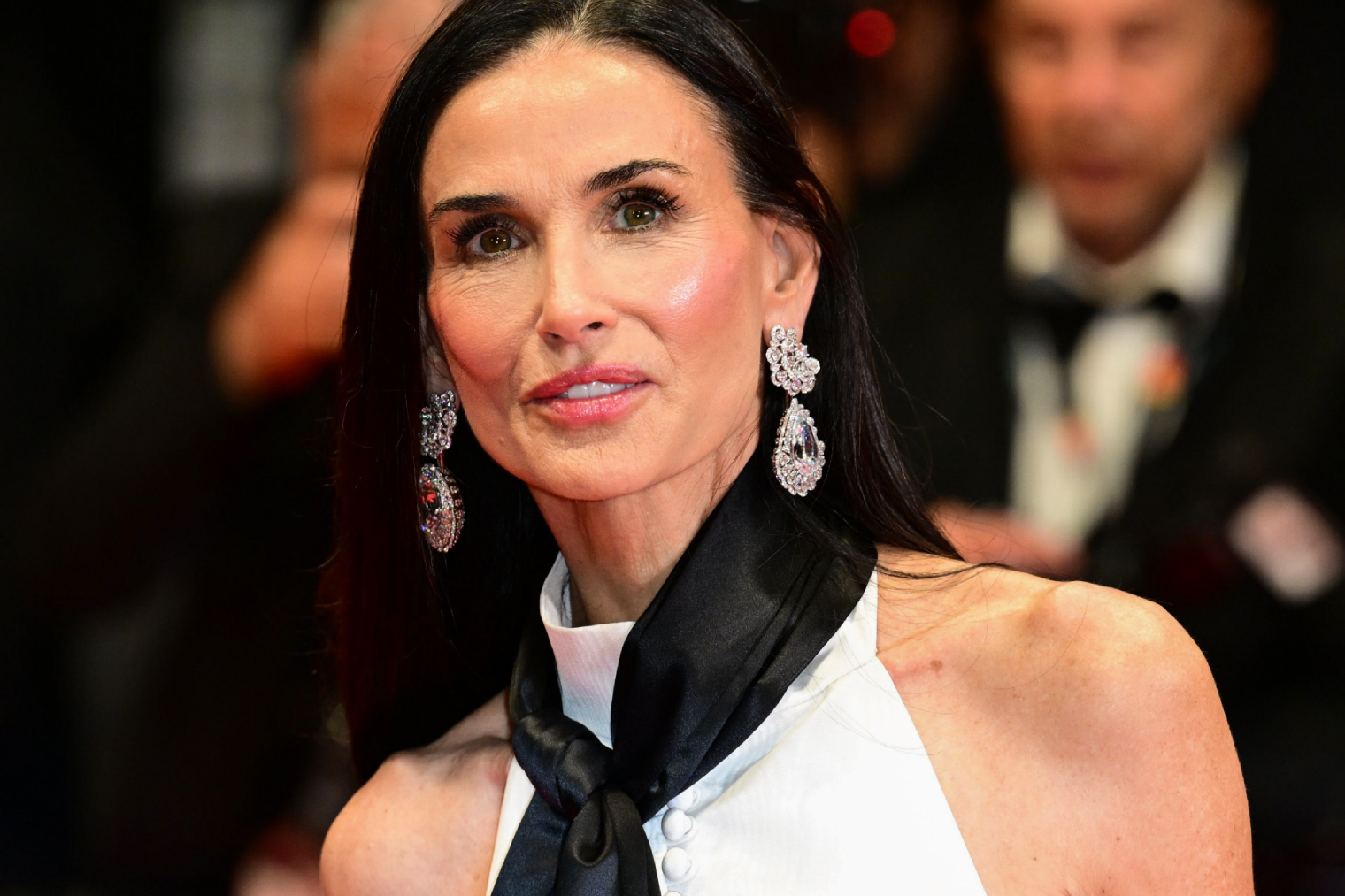 Lorena Álvarez Rodríguez, maquilladora: "A partir de los 50 años, para abrir la mirada, el delineado lo haremos solo en la zona exterior del ojo y con un lápiz que se pueda difuminar"