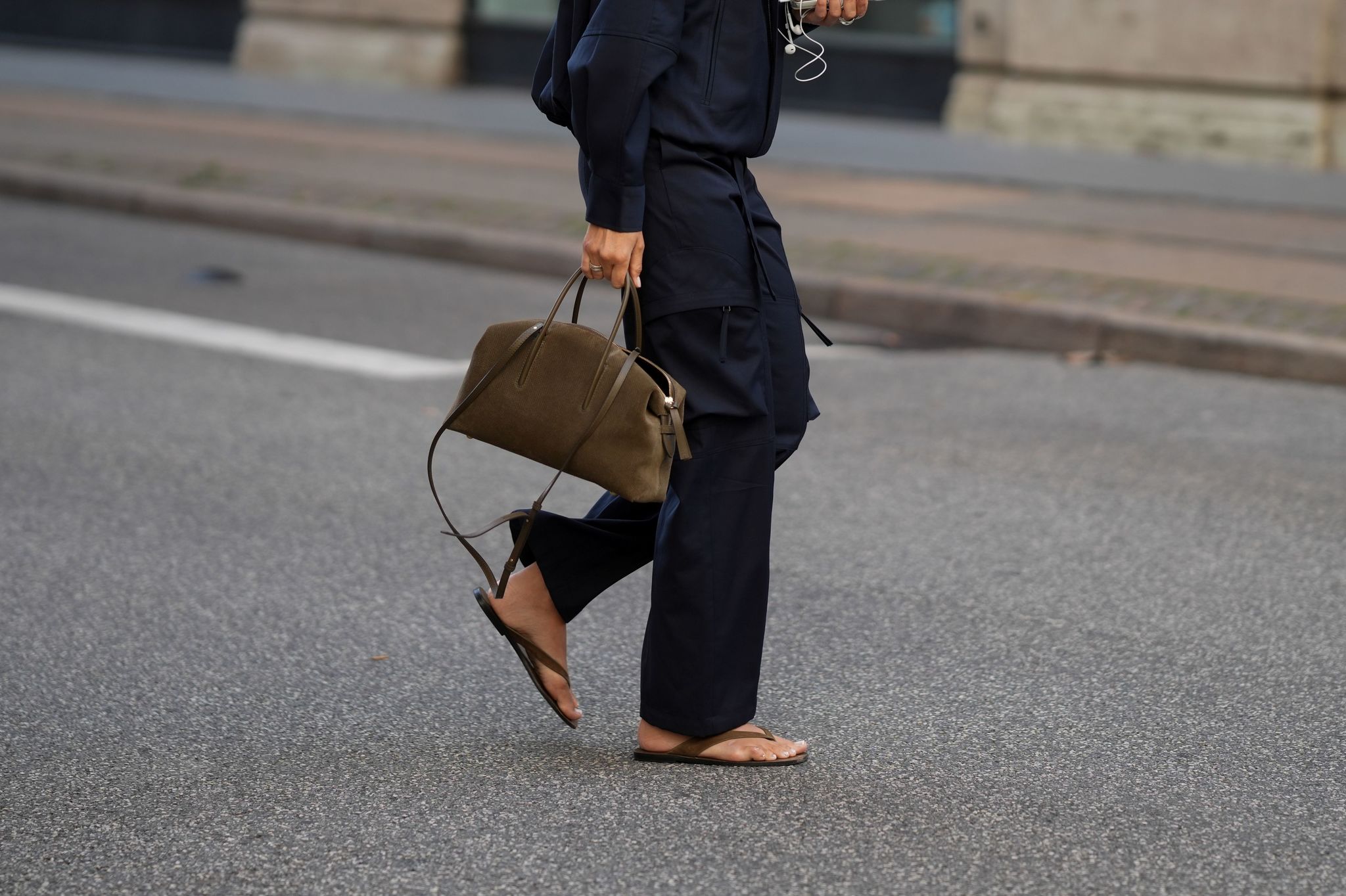 Este es el pantalón tendencia de lo nuevo en Zara con el que podrás ir directa de la oficina a tu cena con amigas