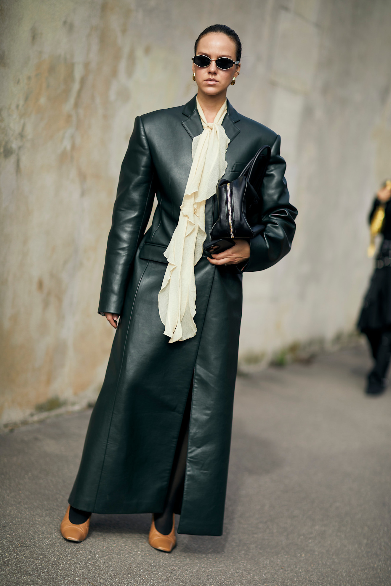 De la más romántica a la más formal pasando por la más tendencia (la oriental, claro), 10 blusas de otoño que elevan cualquier look con vaqueros o faldas midi