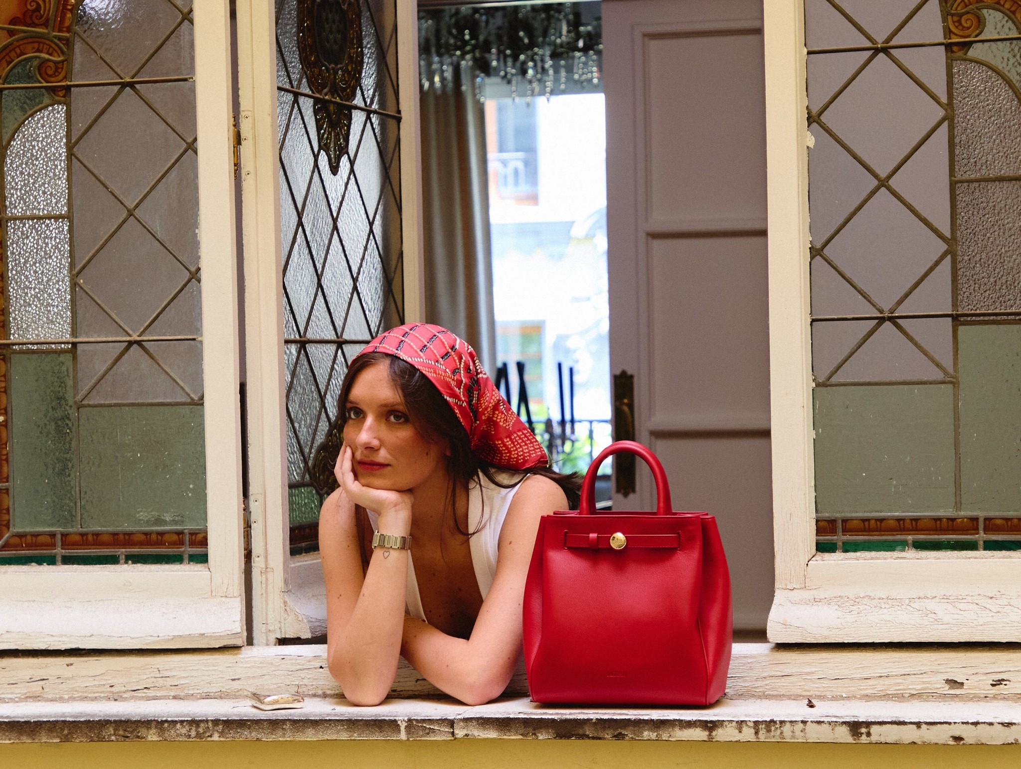 Carlota Medina, fundadora de la marca de bolsos MERELU: "La palabra lujo no me gusta, prefiero hablar de artesanía honesta, de belleza con alma, de piezas que no nacen para impresionar, sino para acompañar"