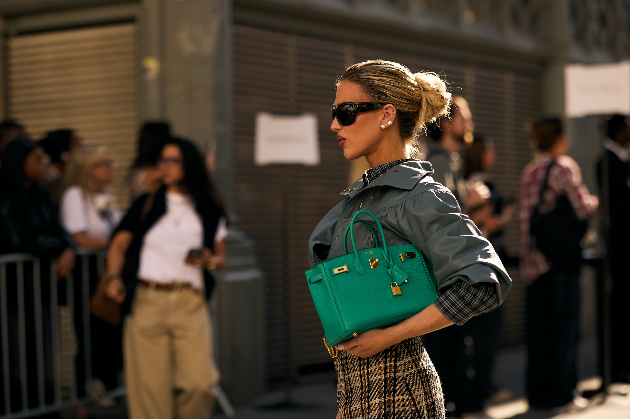 Especial accesorios: los bolsos, los broches y las joyas tendencia de la temporada capaz de elevar hasta el vestido más simple