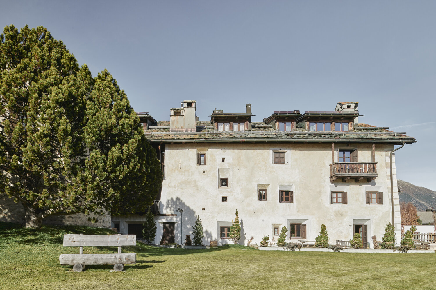 El tiempo parece haberse detenido entre los picos de la Engadina, en el cantón de los Grisones, Suiza, donde se encuentra el pequeño refugio.